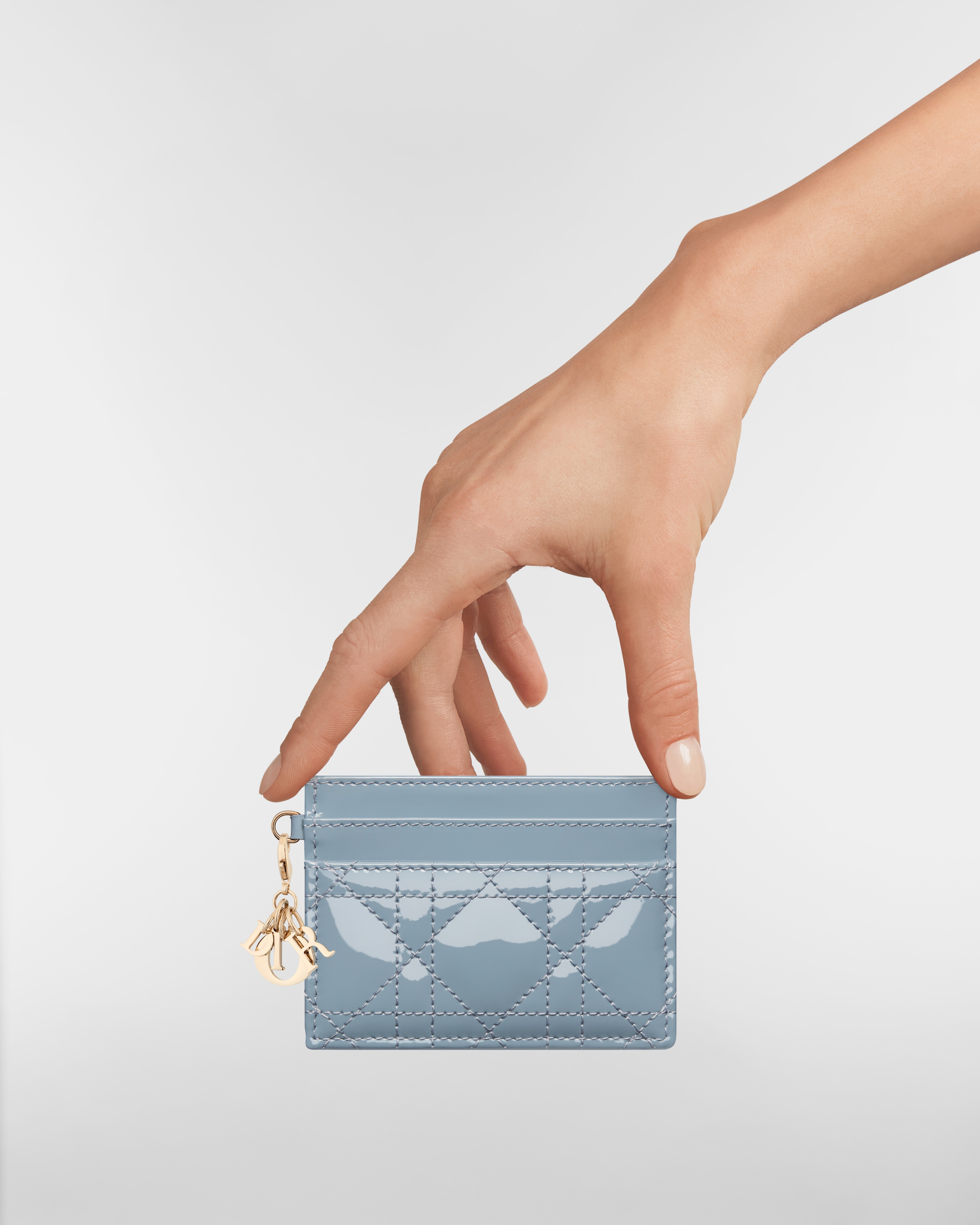 Lady Dior Freesia 카드 지갑 클라우드 블루 페이턴트 까나쥬 송아지 가죽 E11