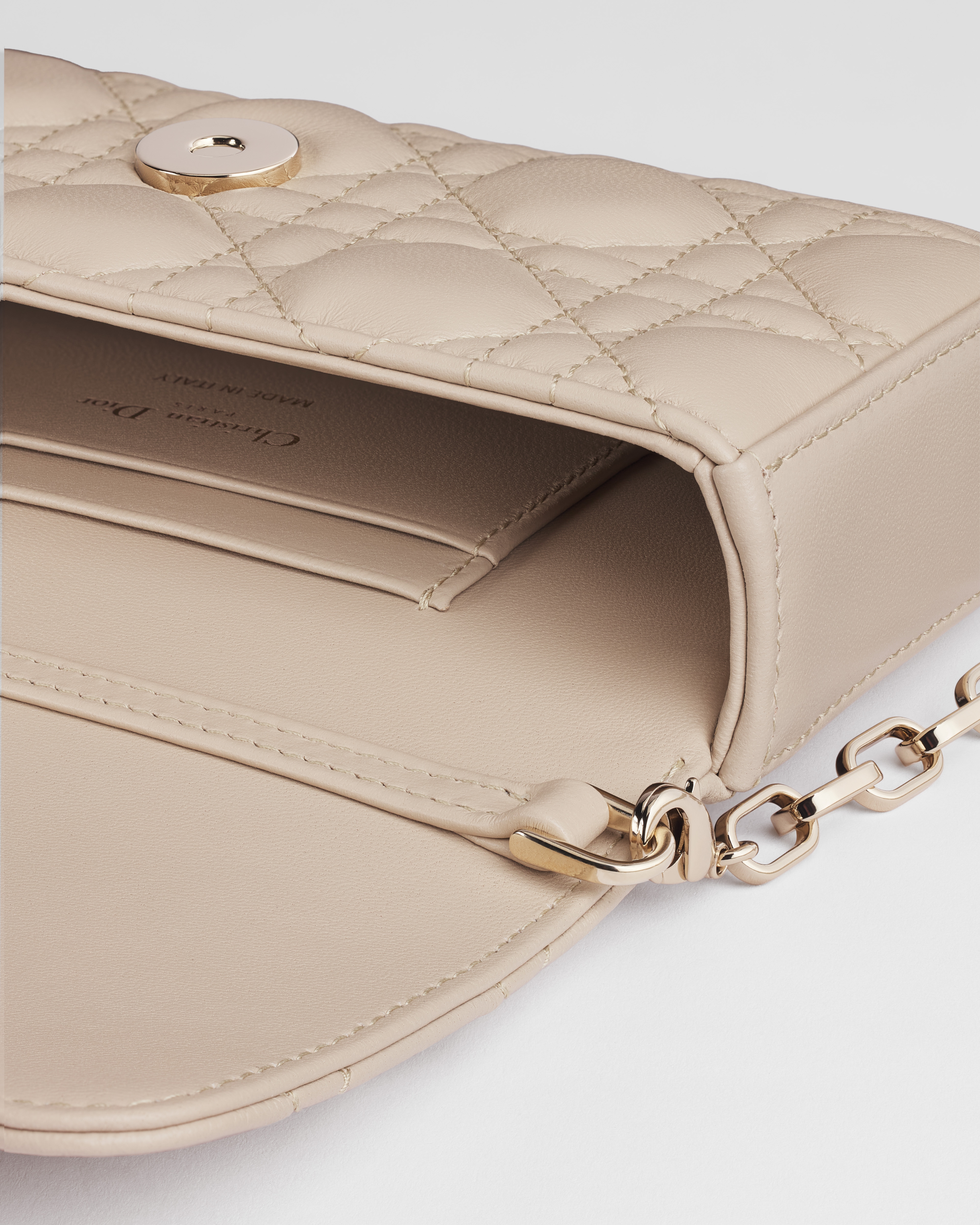 My Dior – Dior Talk Smartphone Pouch Cannage Lammleder in Puderbeige E06