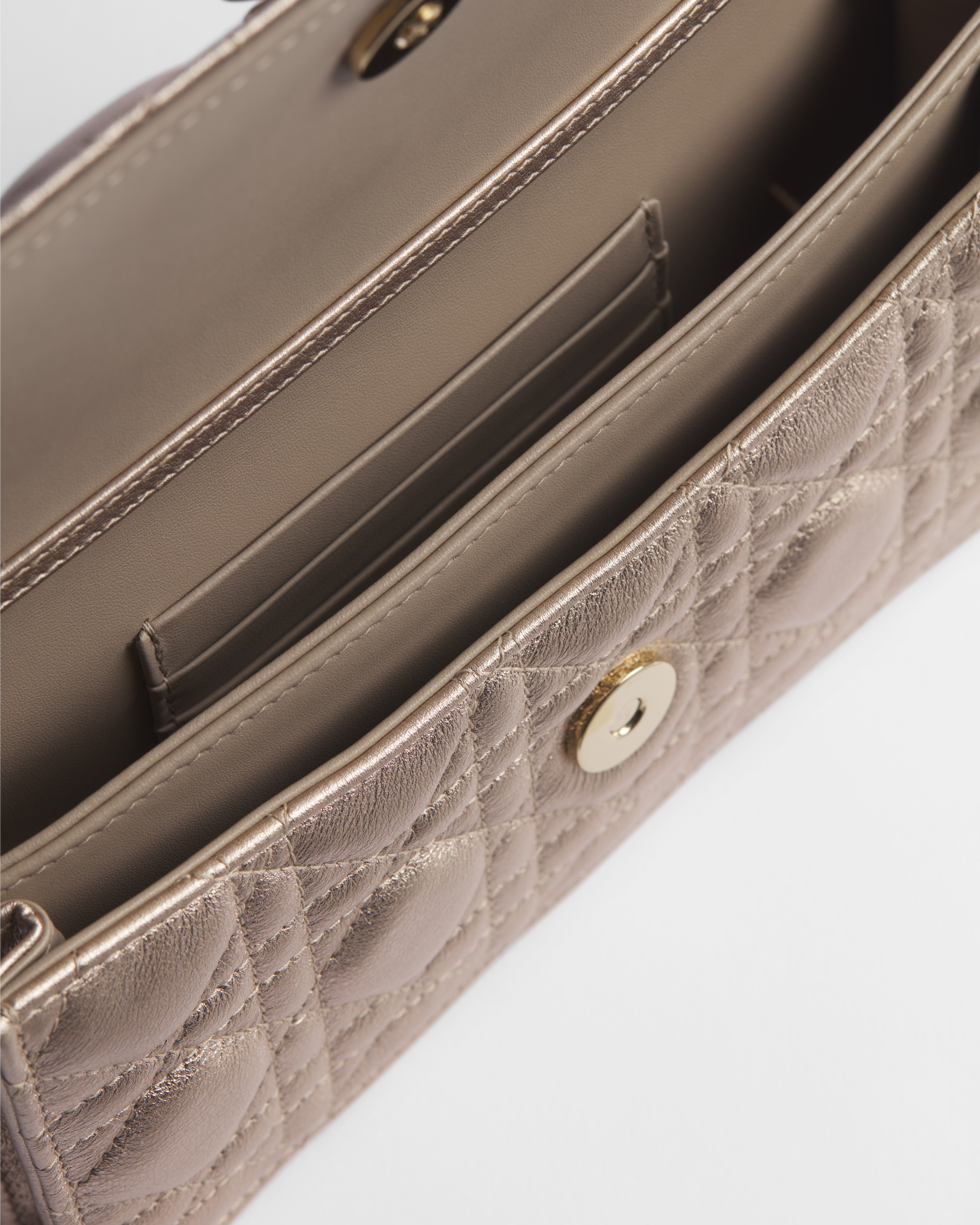 My Dior 迷你包 金屬淡金色 Cannage 籐格紋小牛皮 E06