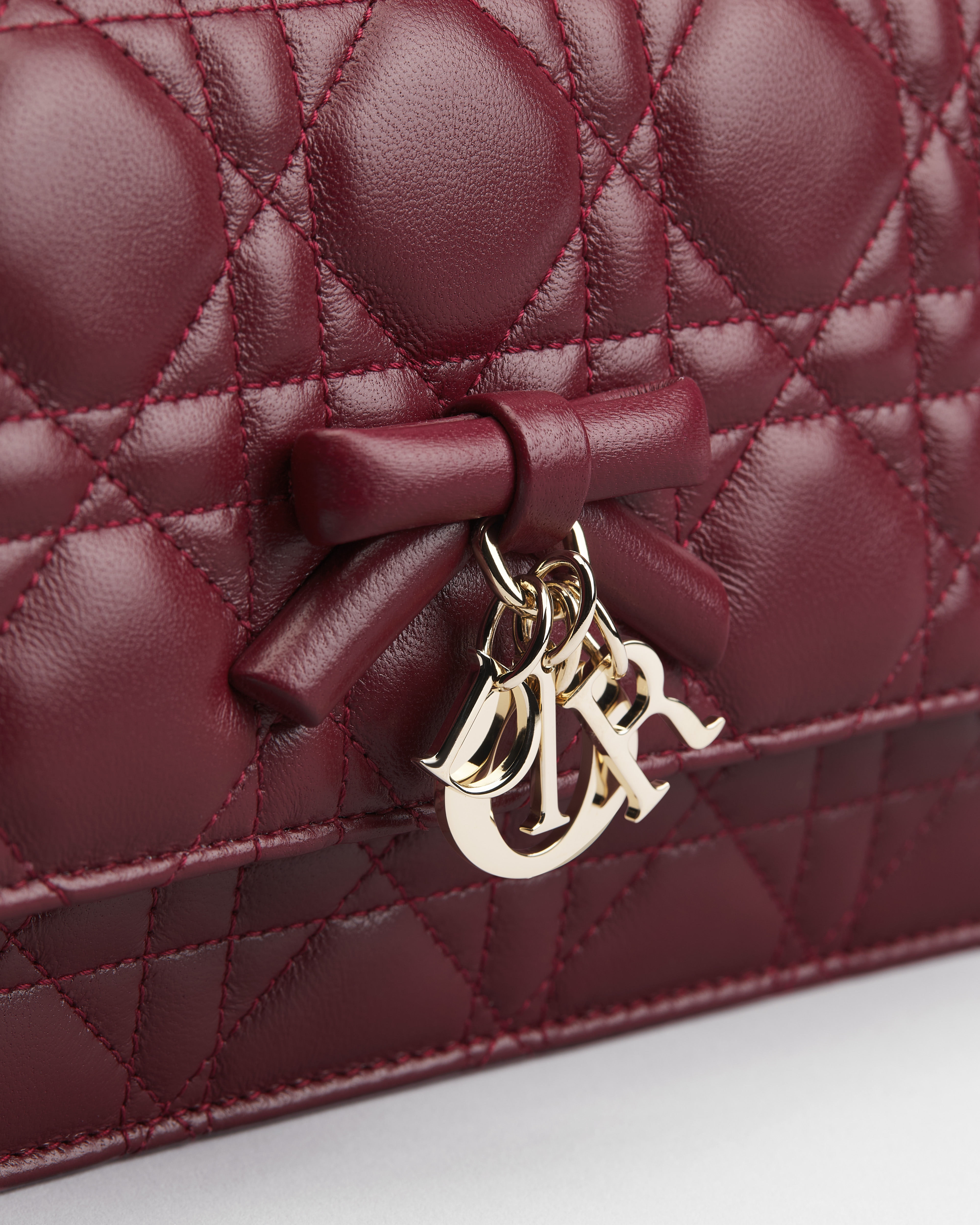 Minibolso My Dior - Dior Or Piel de cordero Cannage en Rouge Hermitage E10