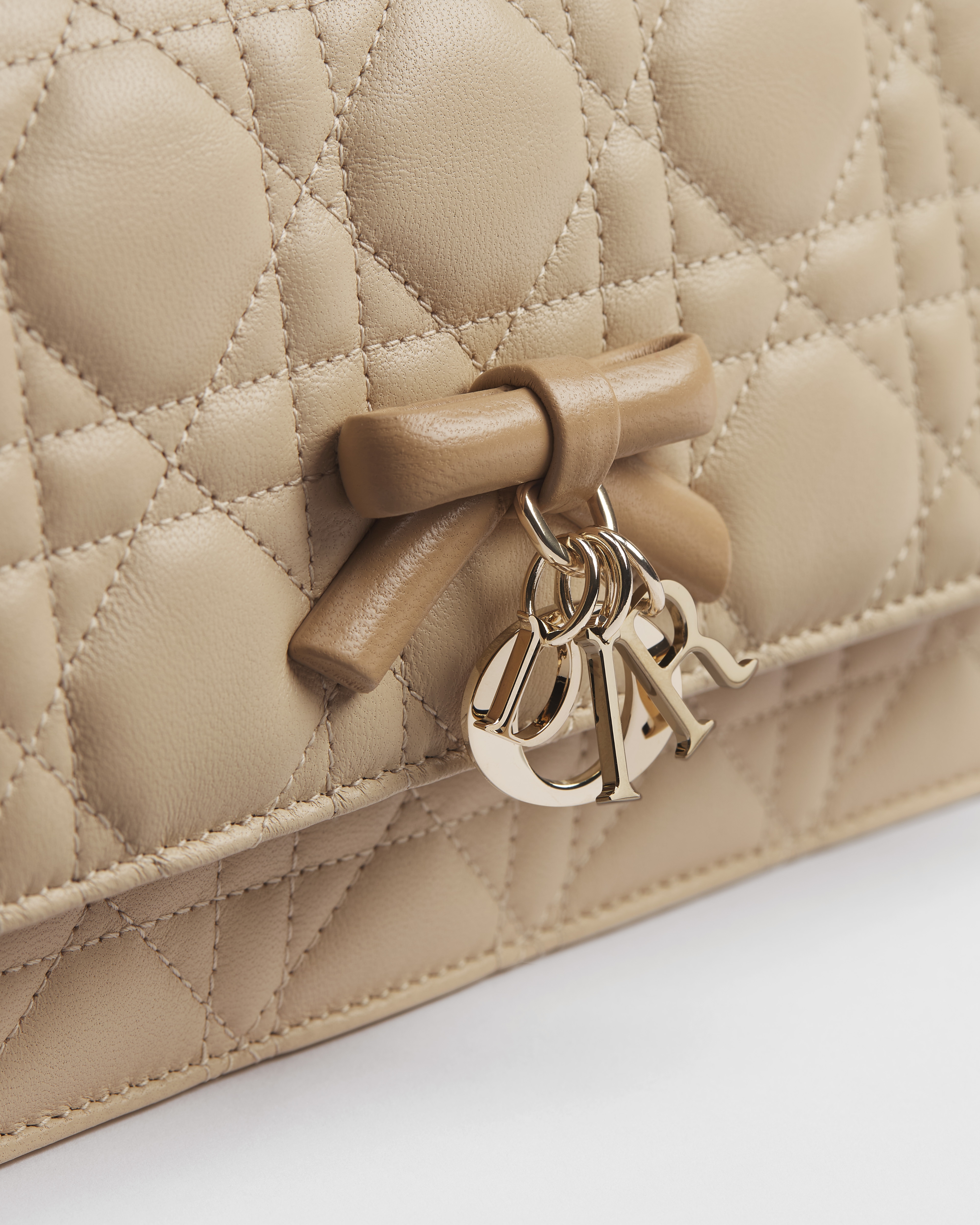 Minibolso My Dior Piel de cordero Cannage en dos tonos, Trench y galleta E10