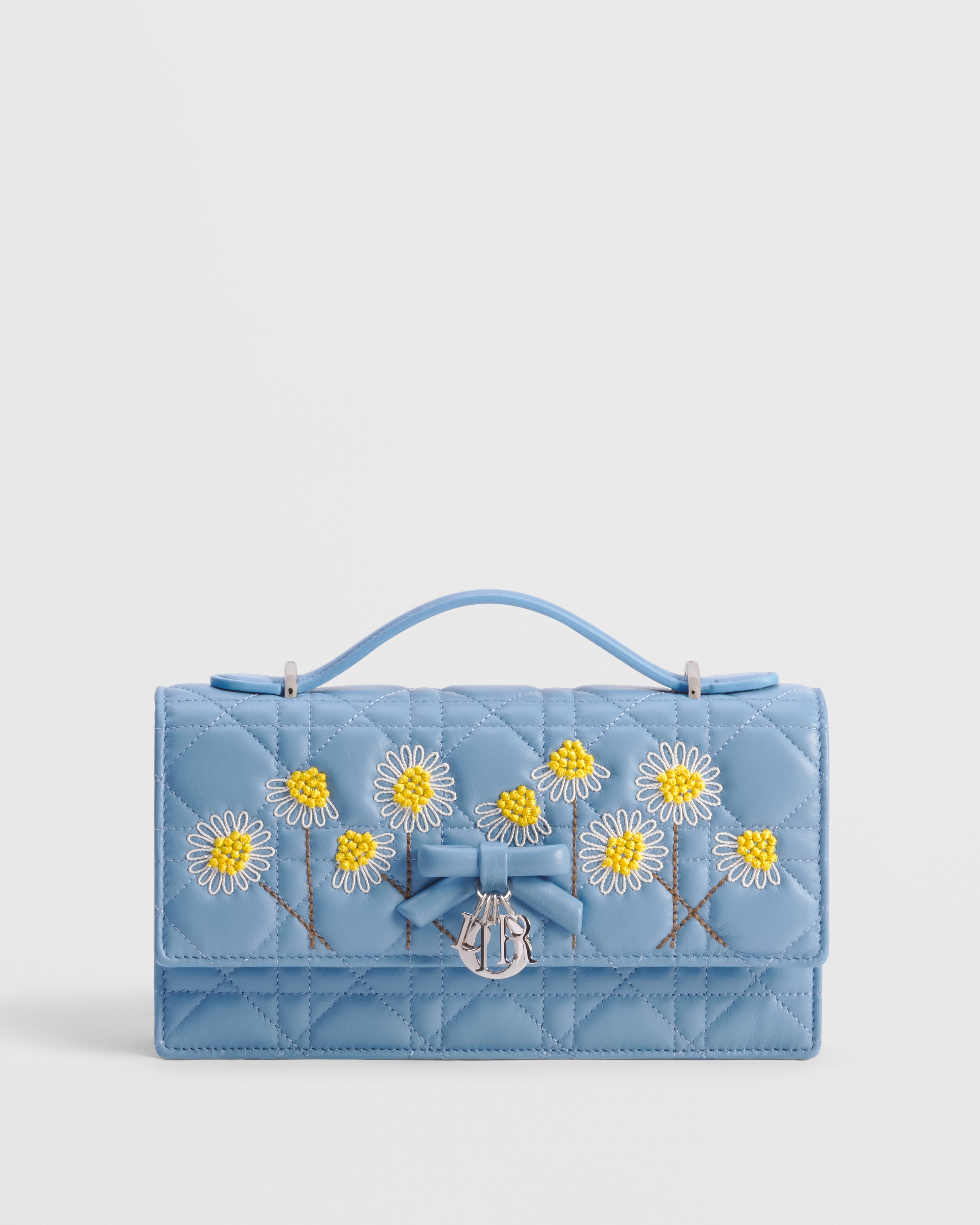 Dioriviera My Dior-minitas Blauw lamsleer met het Cannage-motief en veelkleurig Dior Daisy-borduursel E01