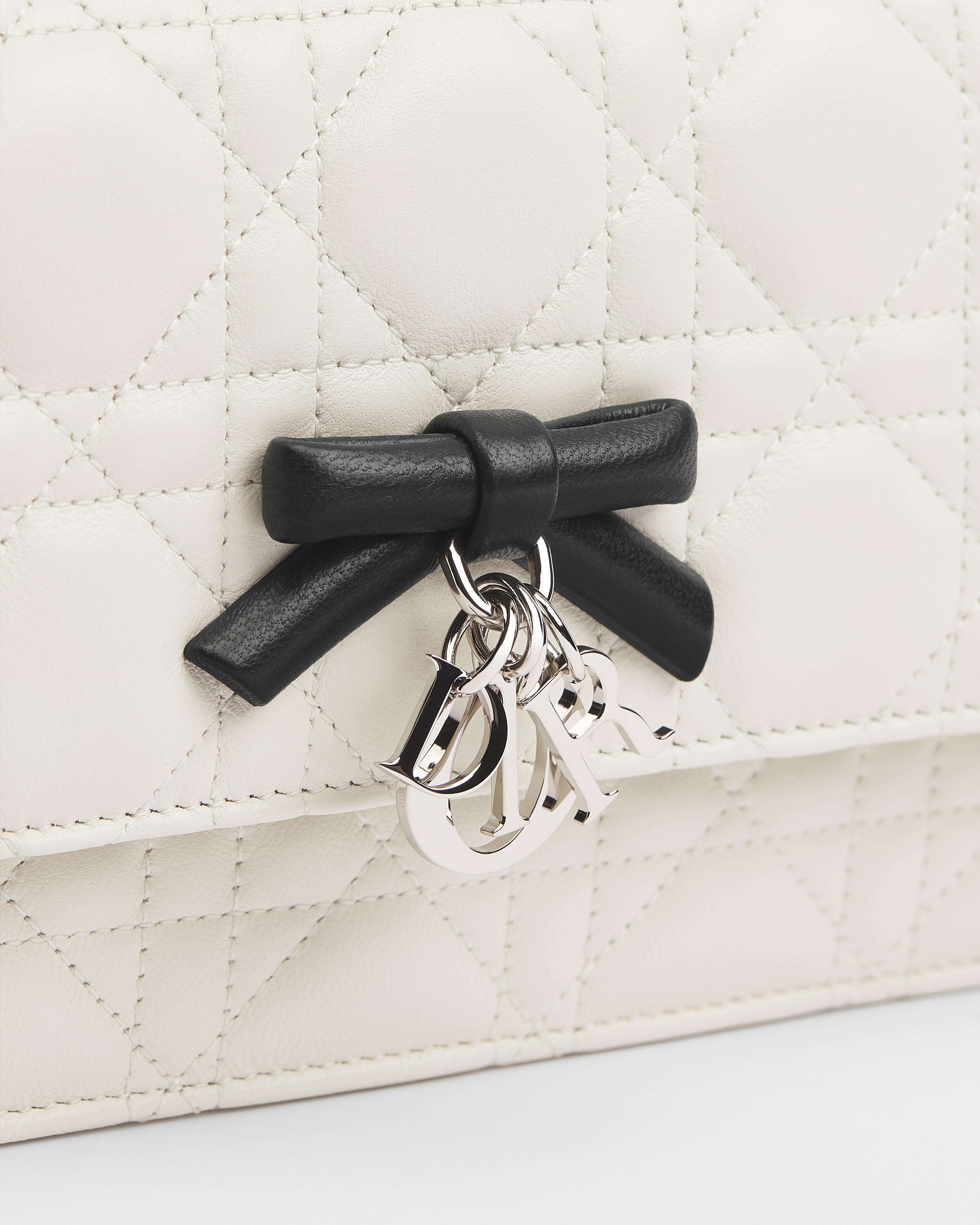 Mini sac My Dior Cuir d'agneau Cannage bicolore couleur latte et noir E10