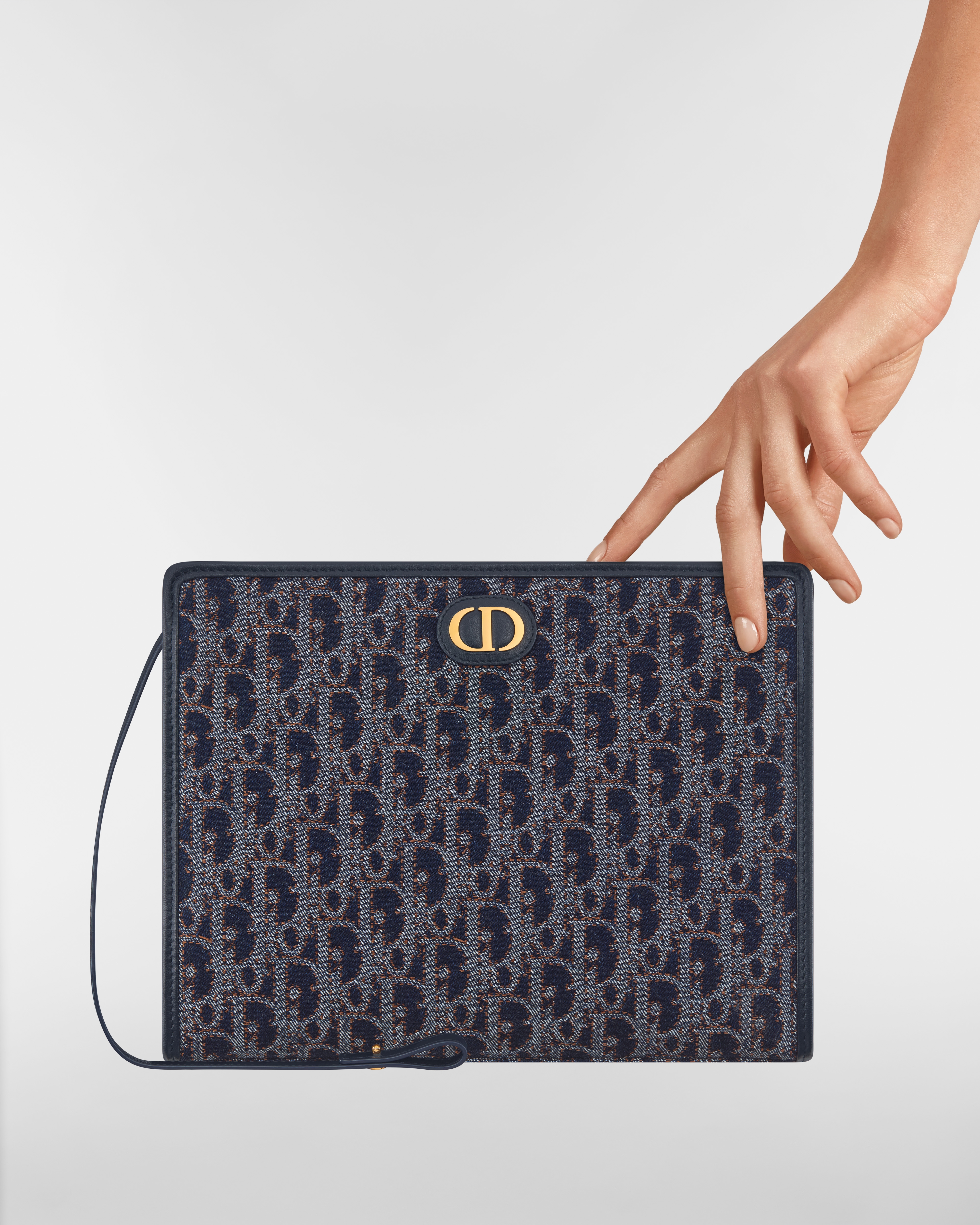 30 Montaigne Dea Pouch Blue and Tobacco Brown Dior Oblique Denim with Contrasting Topstitching E11