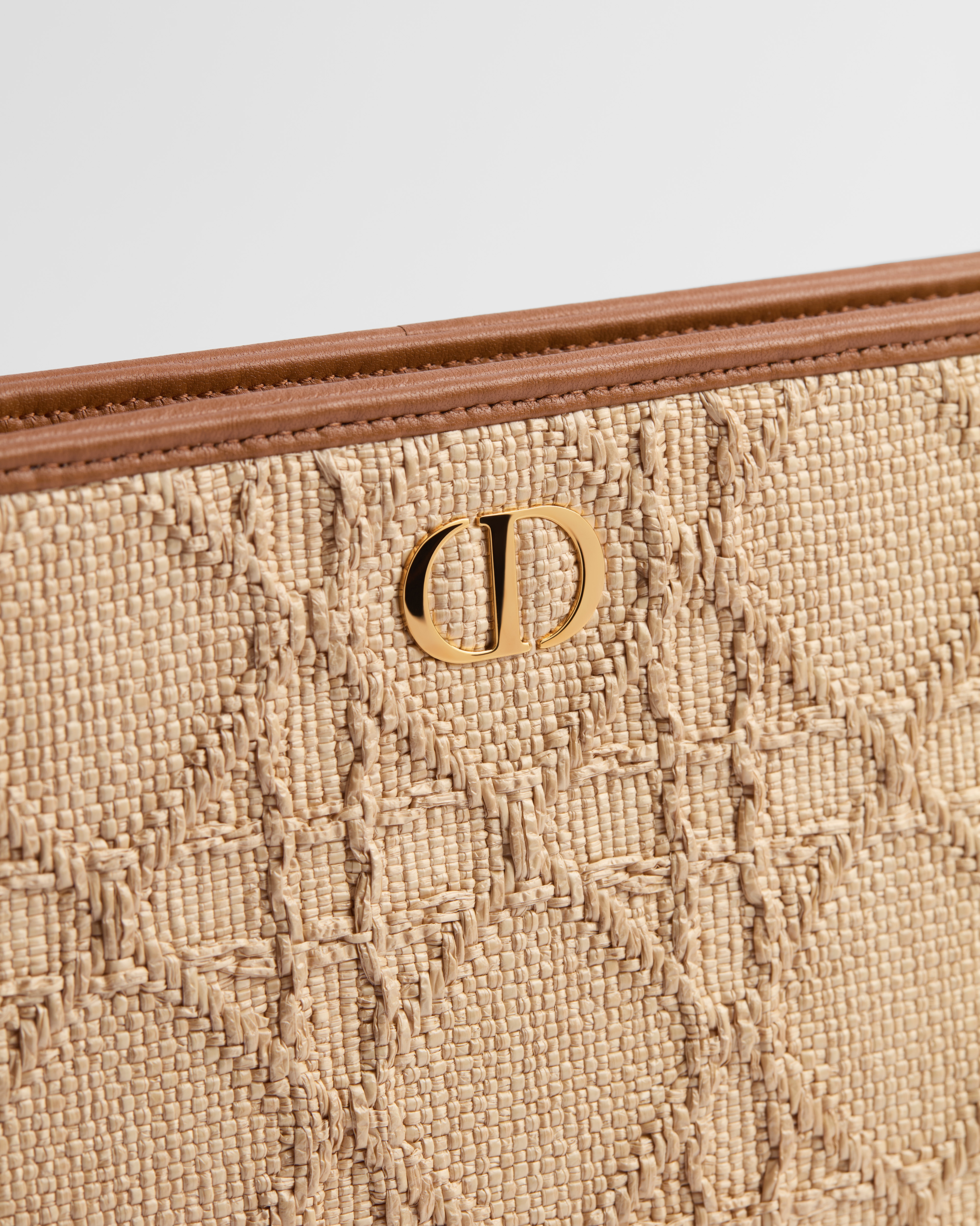 30 Montaigne Dea Pouch Natural Cannage Raffia E10