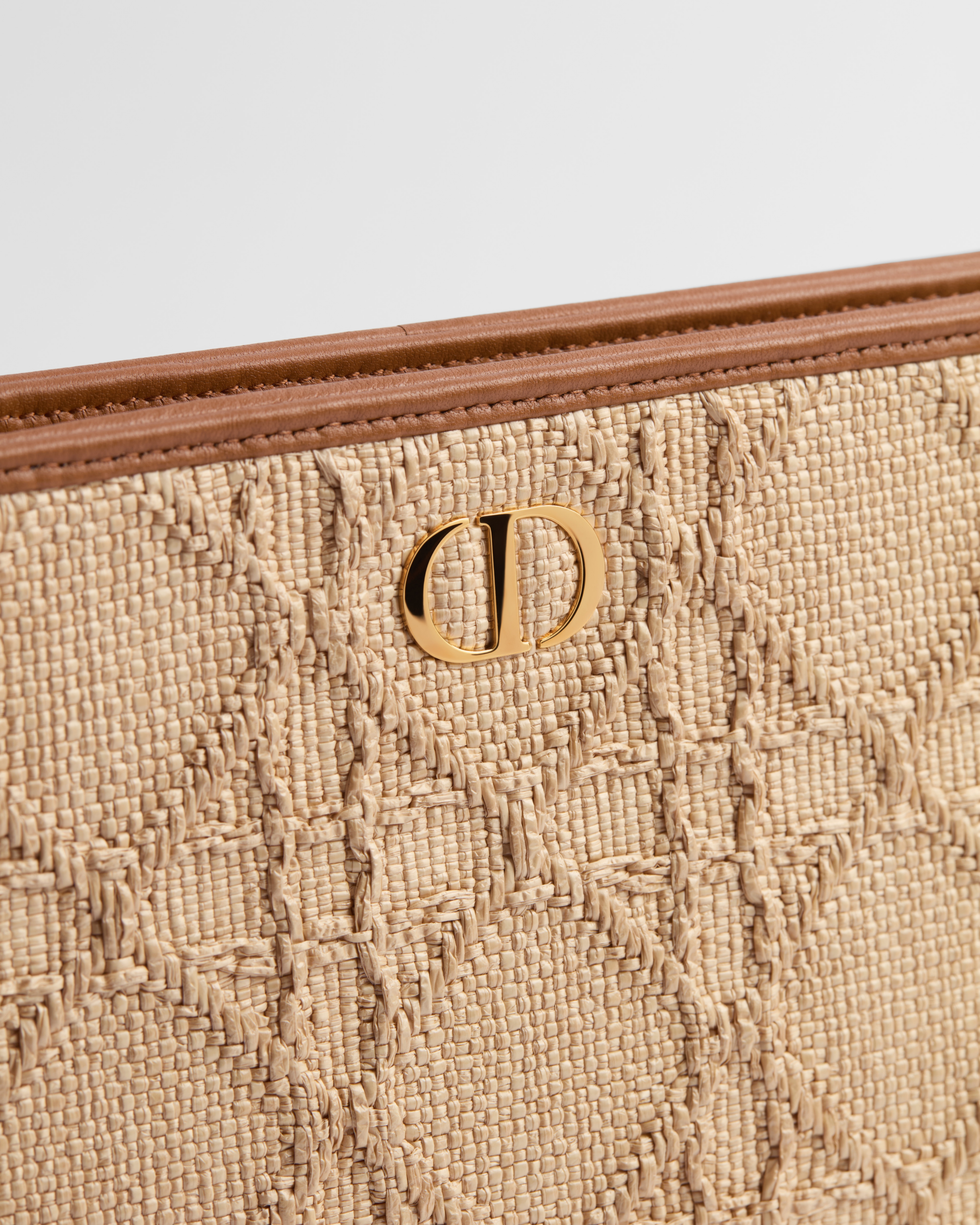30 Montaigne Dea Pouch