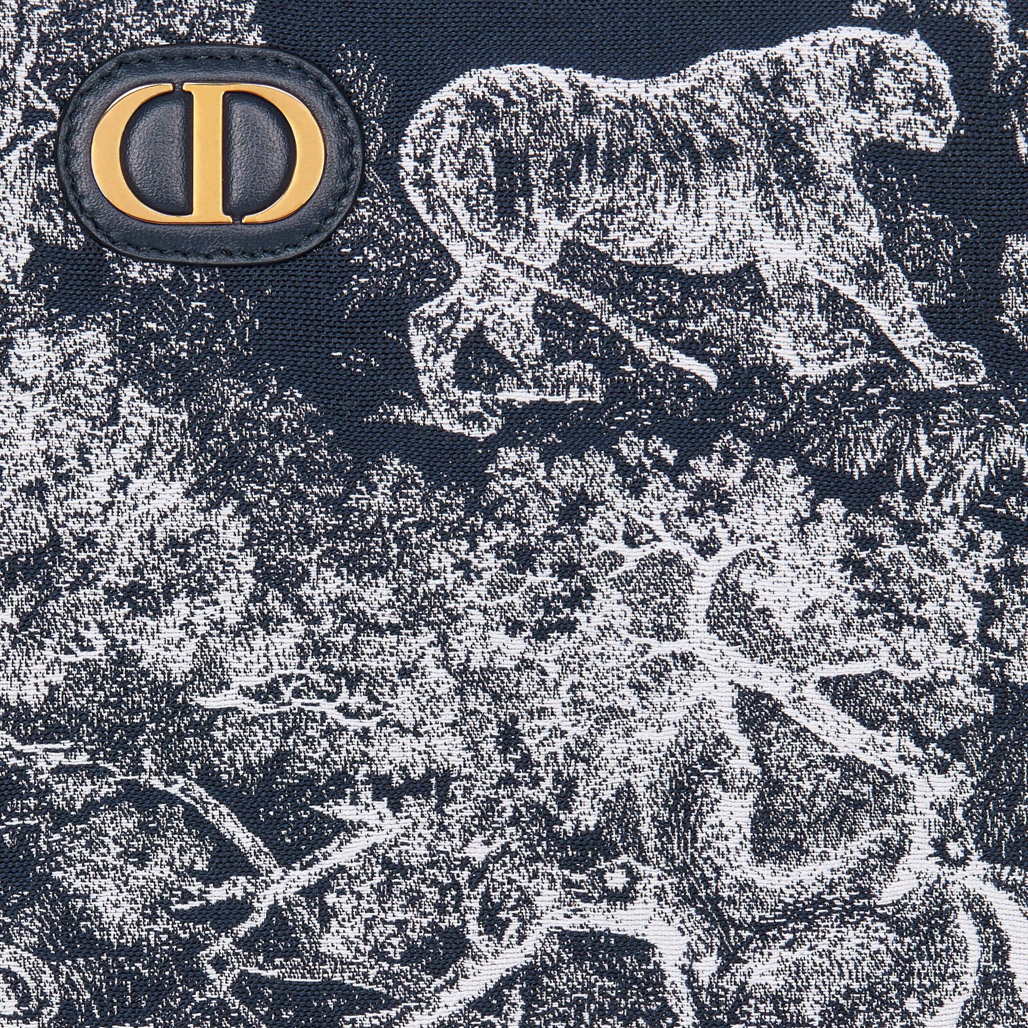 30 Montaigne Dea Pouch