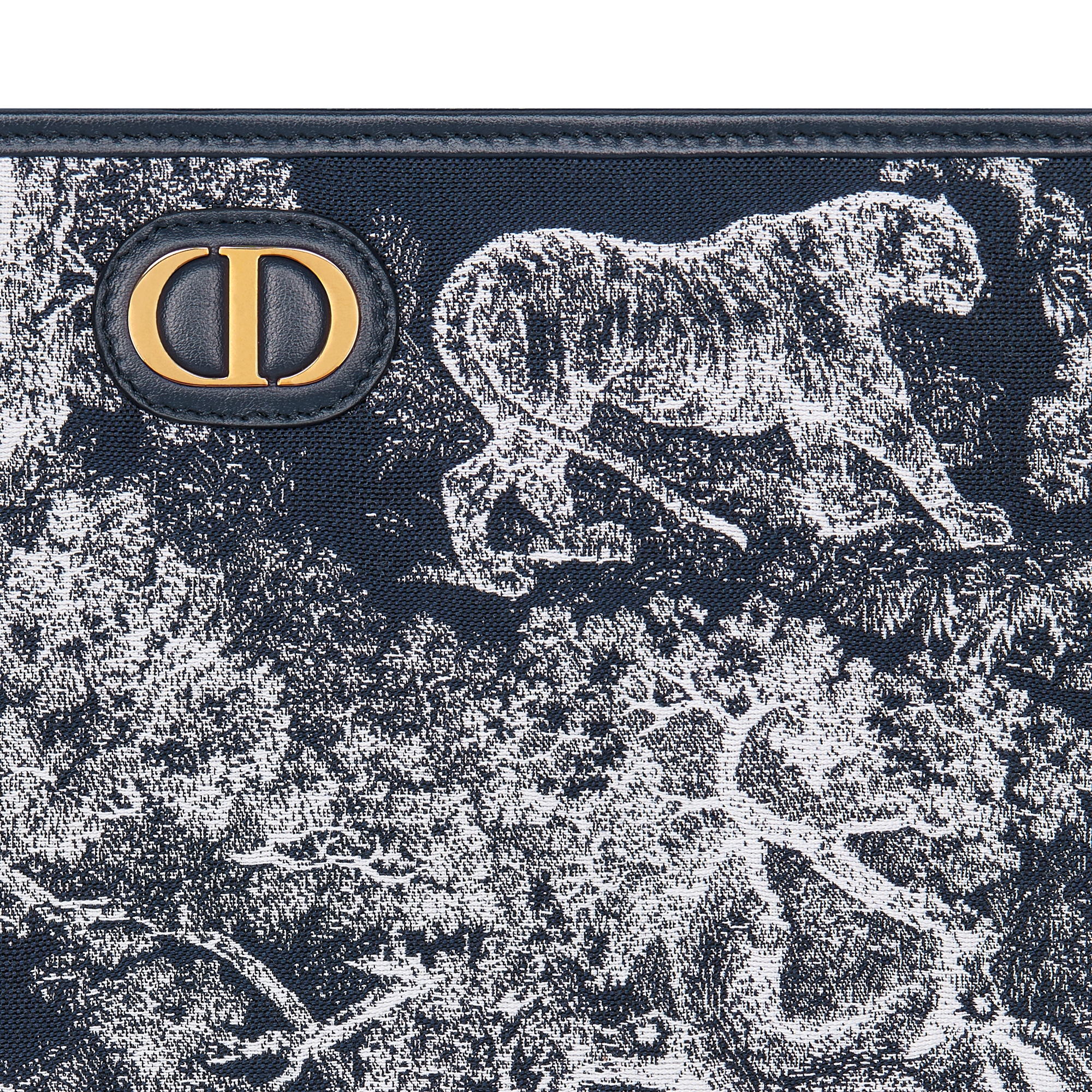 กระเป๋าเพาช์ 30 Montaigne Dea ผ้าแจ็กการ์ดลาย Toile de Jouy Reverse สีน้ำเงิน E09