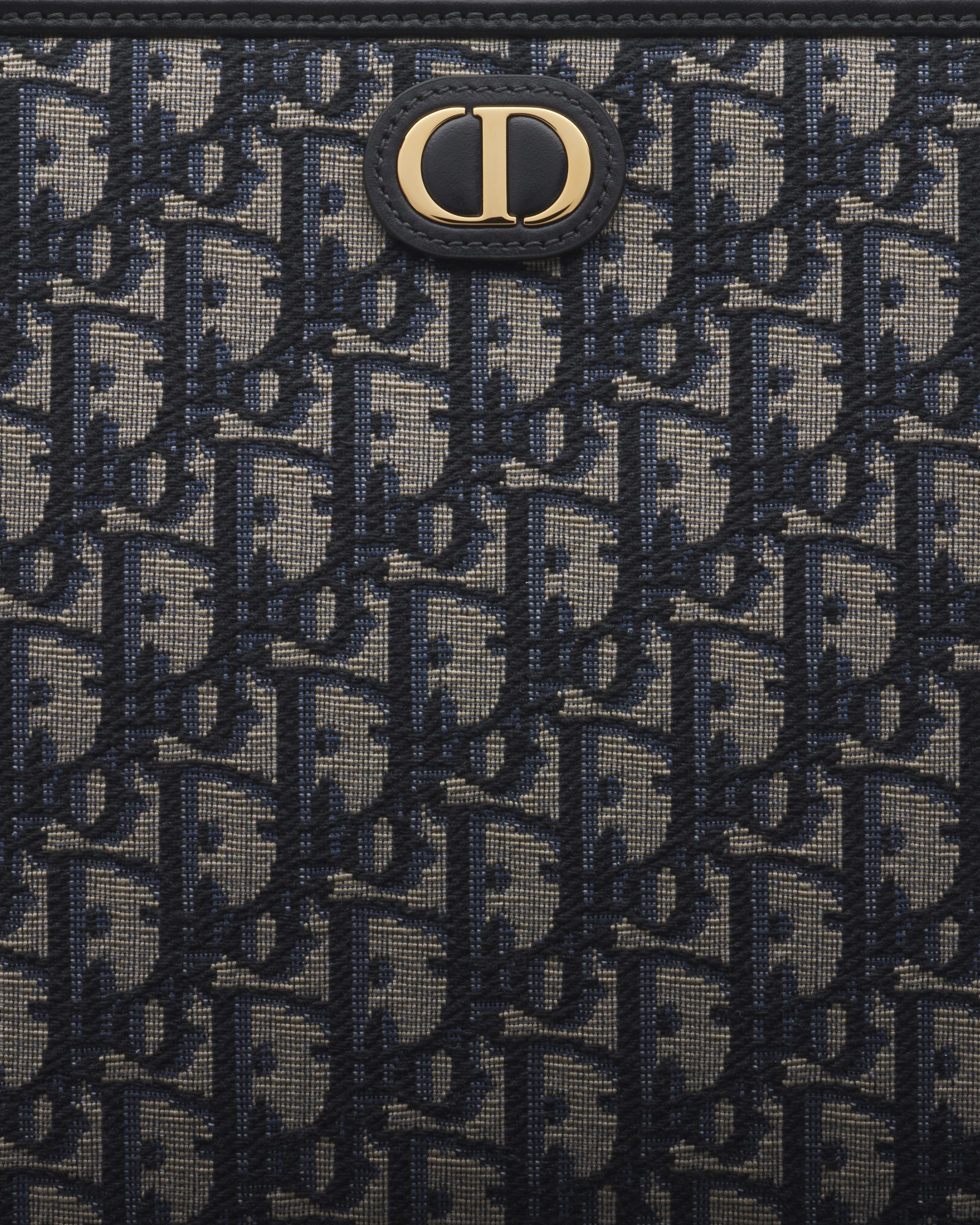 30 Montaigne Dea Pouch