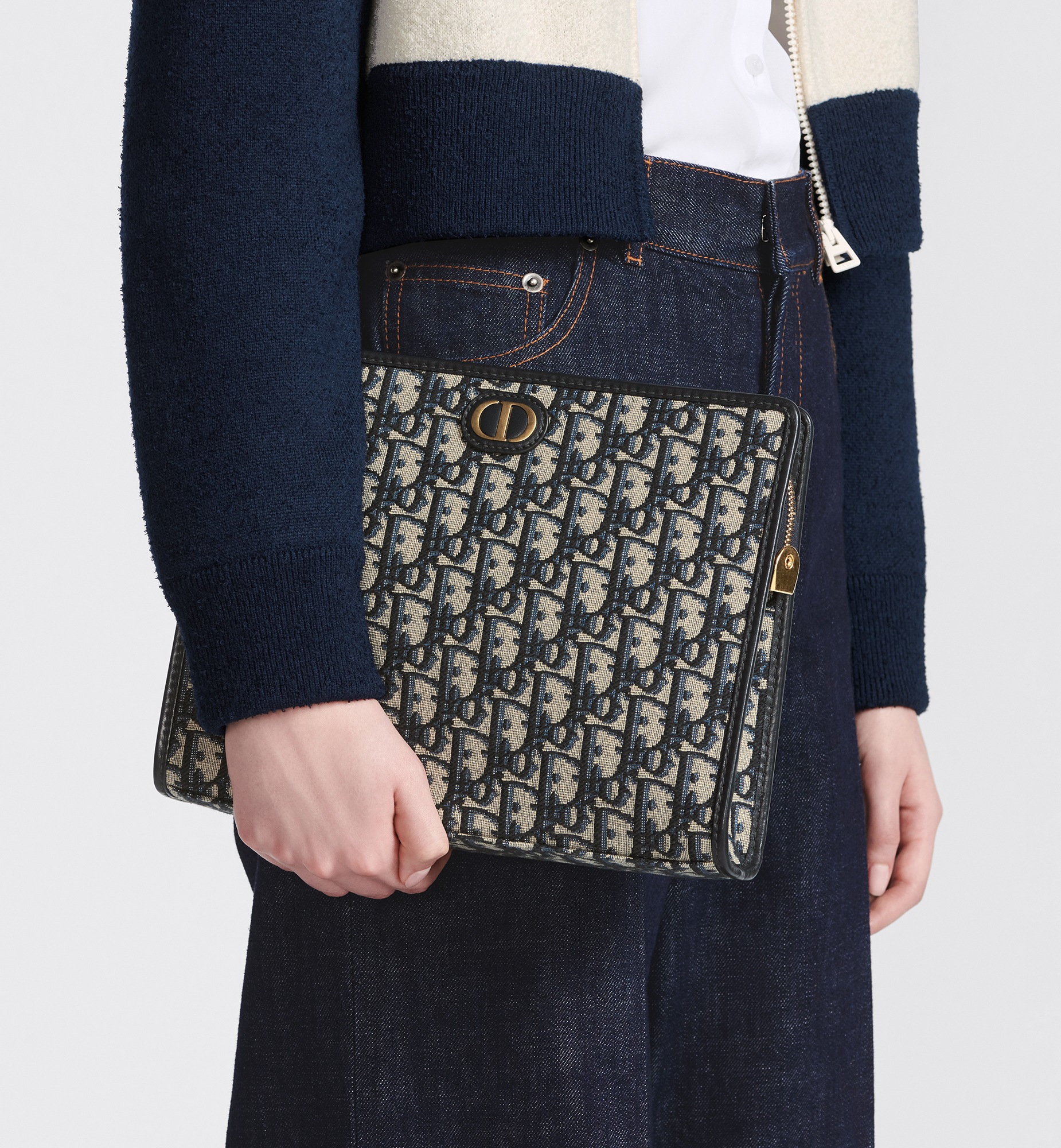 30 Montaigne Dea Pouch Gray Dior Oblique Jacquard E12