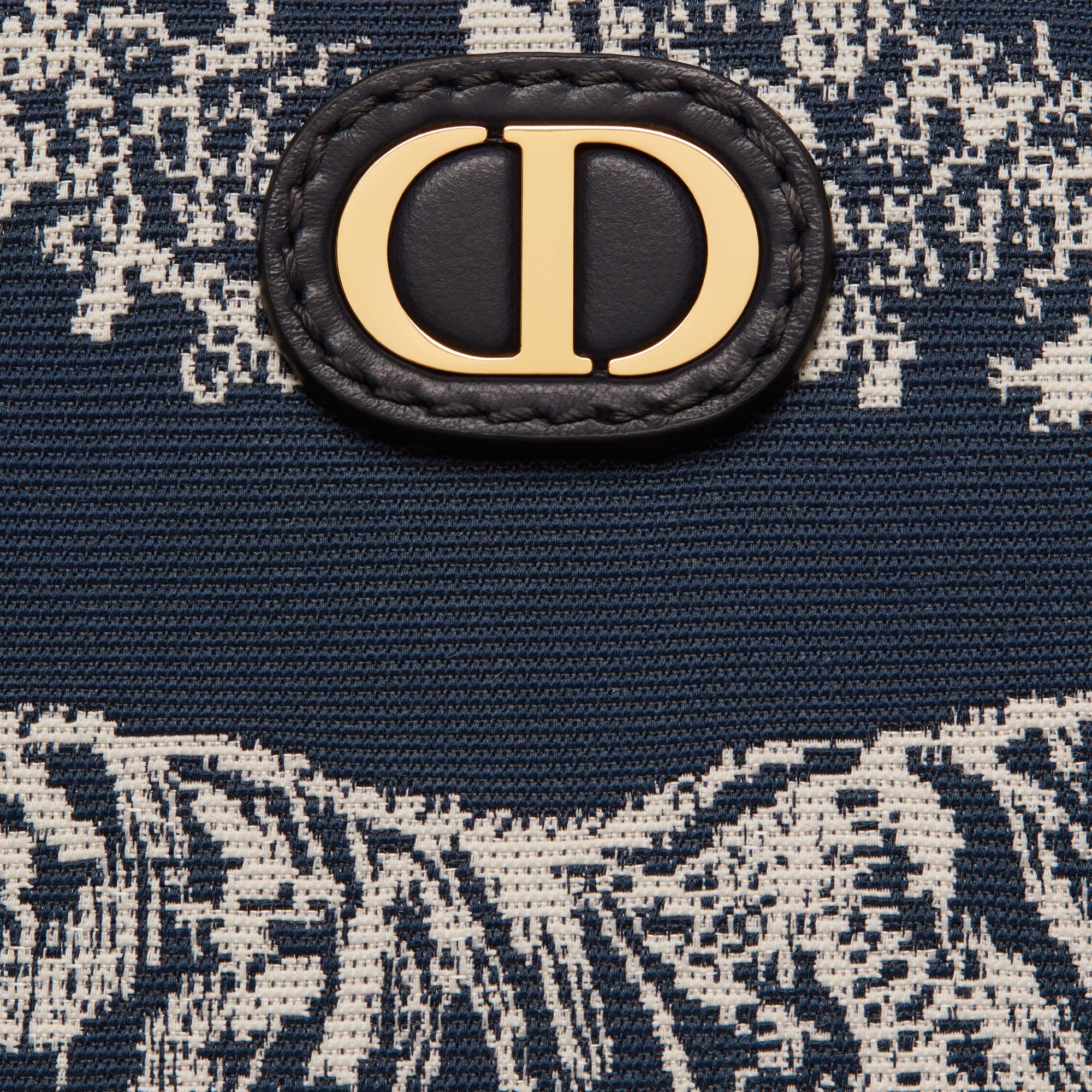30 Montaigne Aphrodite Pouch Detailed view
