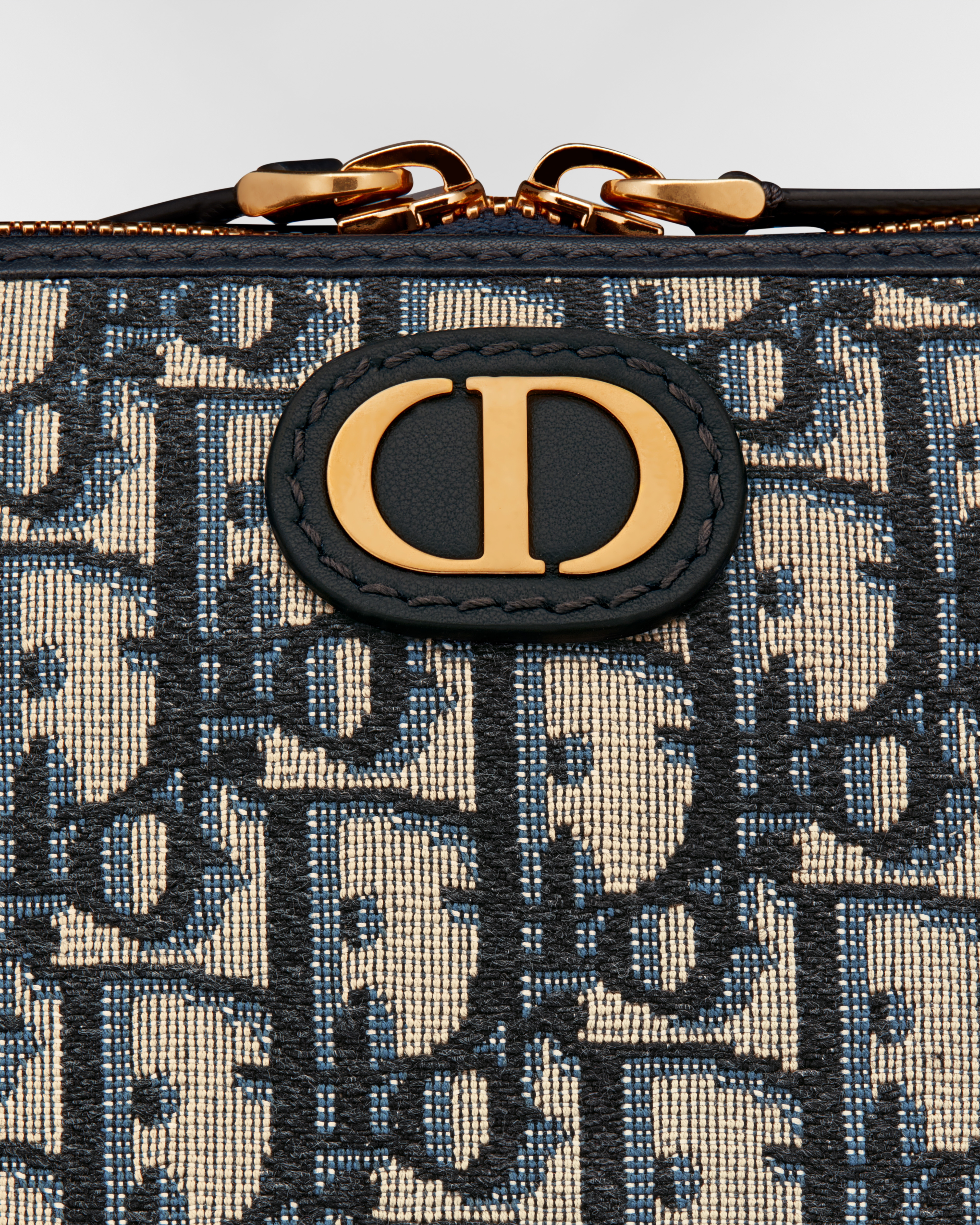 30 Montaigne Aphrodite Pouch Blue Dior Oblique Jacquard E09