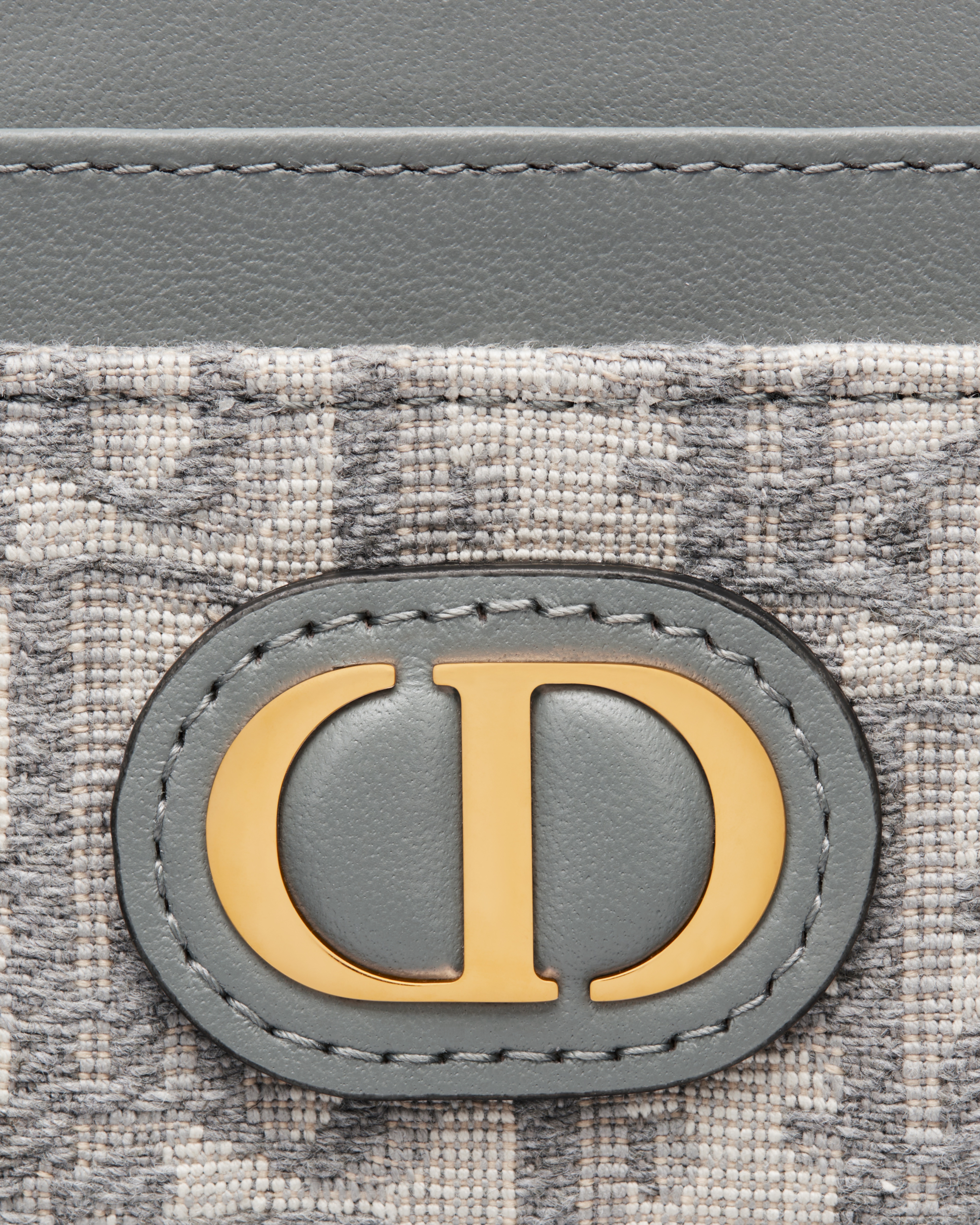 30 Montaigne Freesia Card Holder Gray Dior Oblique Jacquard E09