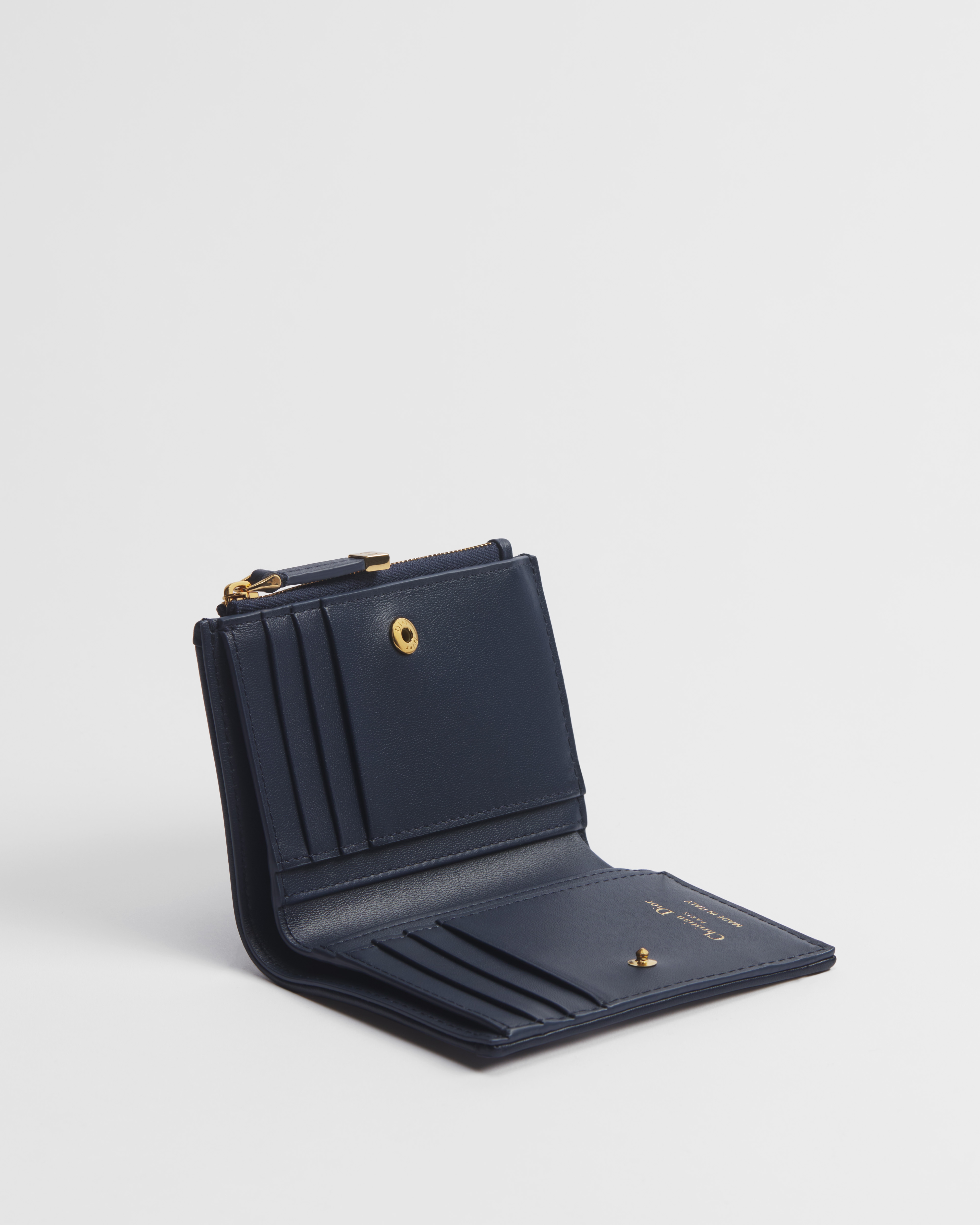 30 Montaigne Dahlia Wallet Blue Toile de Jouy Reverse Jacquard E06