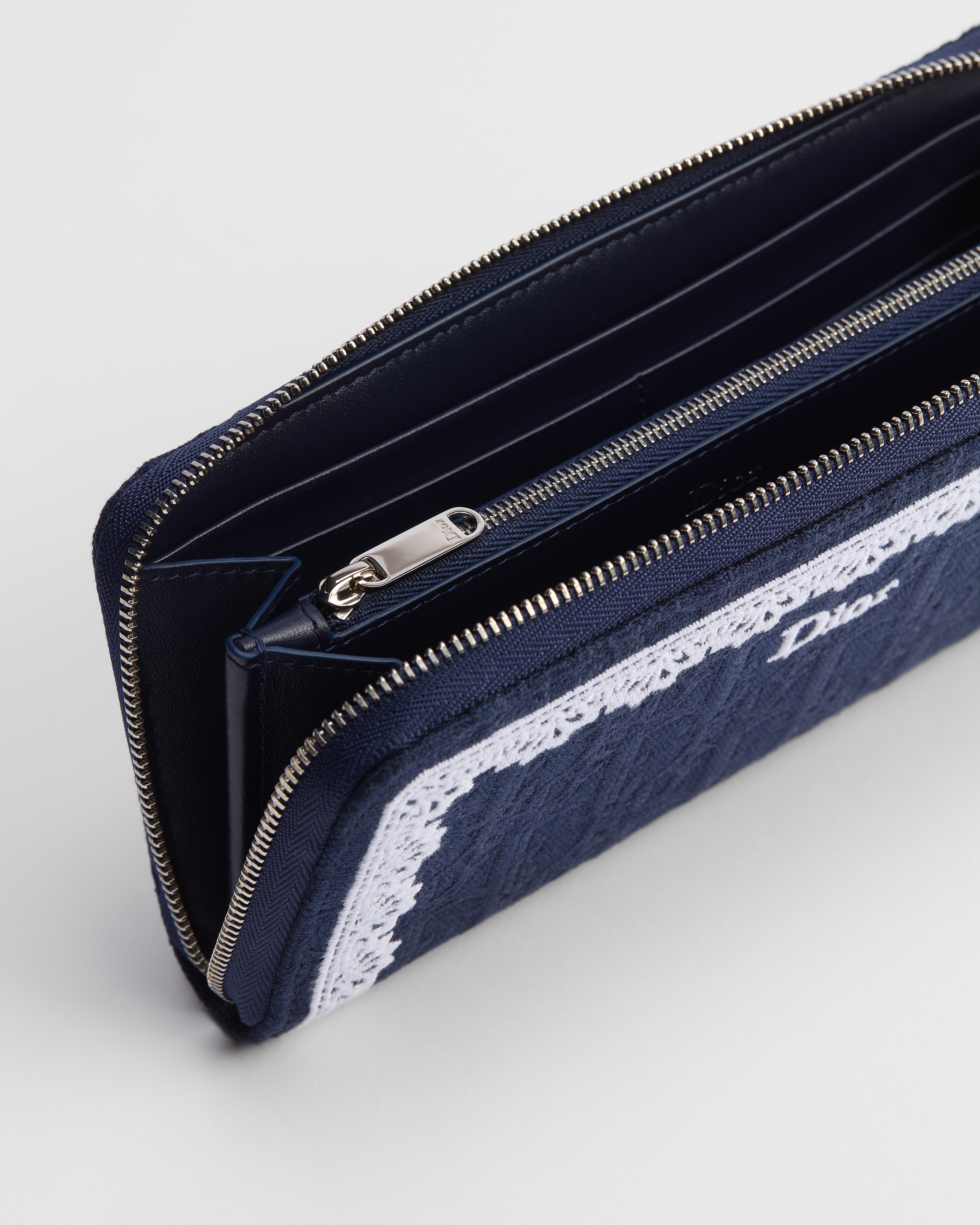 Dior Oblique Voyageur Slim Wallet Blue Dior Oblique Jacquard and White Lace E06