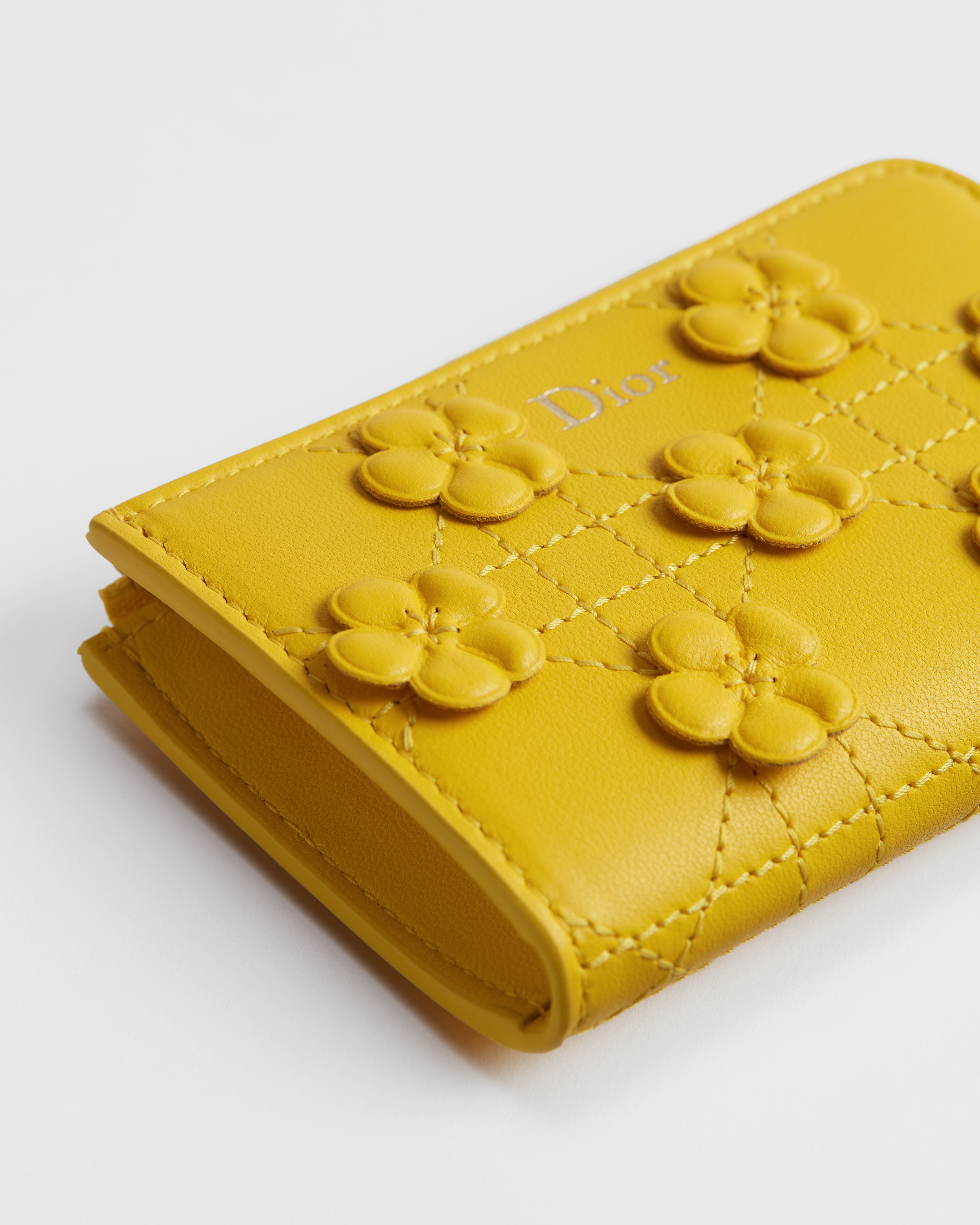 【日本限定】Dior Jardin Yuzu キーケース Dior Buttercup エンブロイダリー カナージュ ラムスキン E09