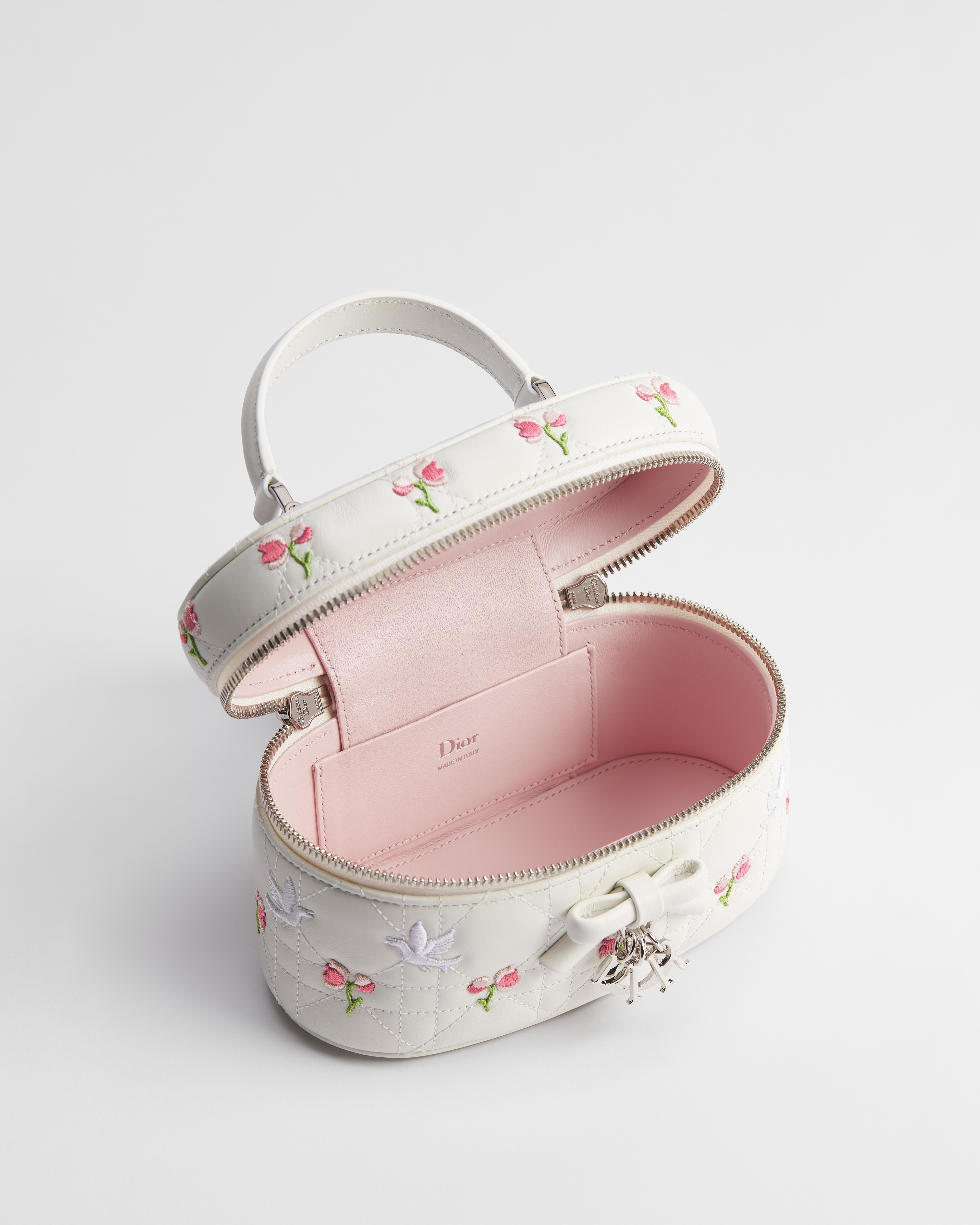 Dioramour 미니 베니티 케이스 화이트 까나쥬 양가죽, 멀티 컬러 Doves & Roses 모티브 자수 E06