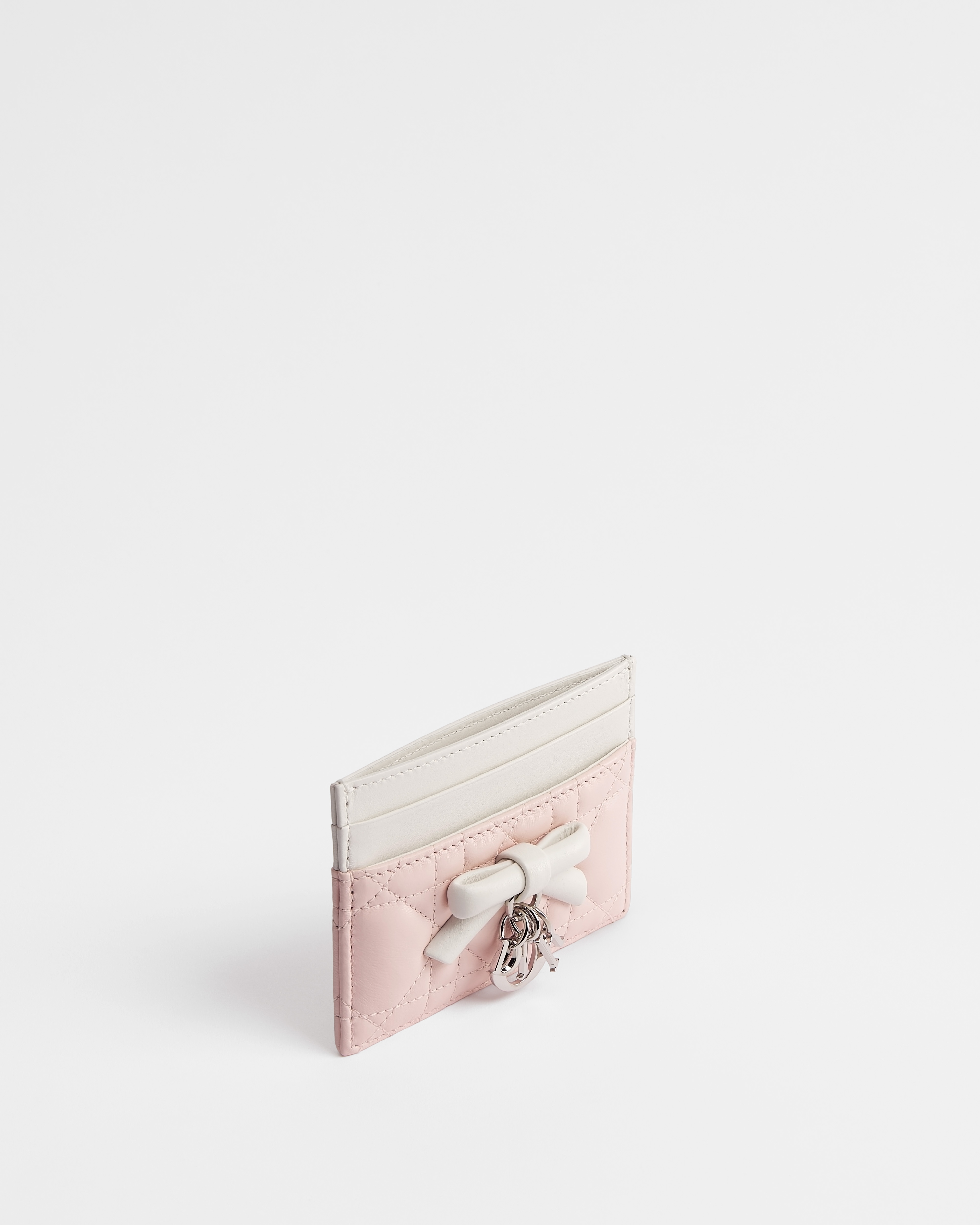 Lady Dior Freesia 卡夹 淡柔粉色和奶白色双色羊皮革藤格纹 E06