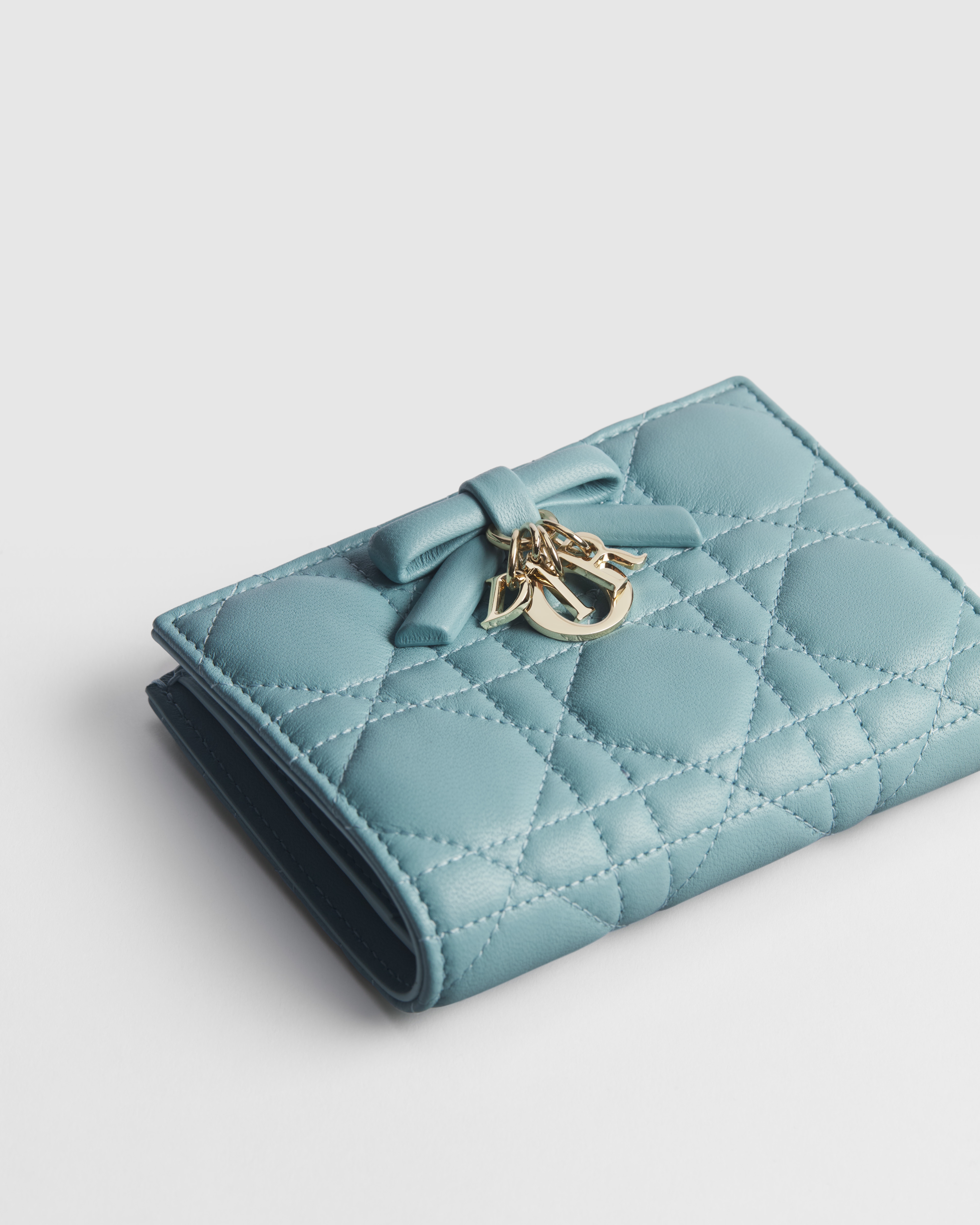 Lady Dior Dahlia ウォレット カナージュ ラムスキン E09