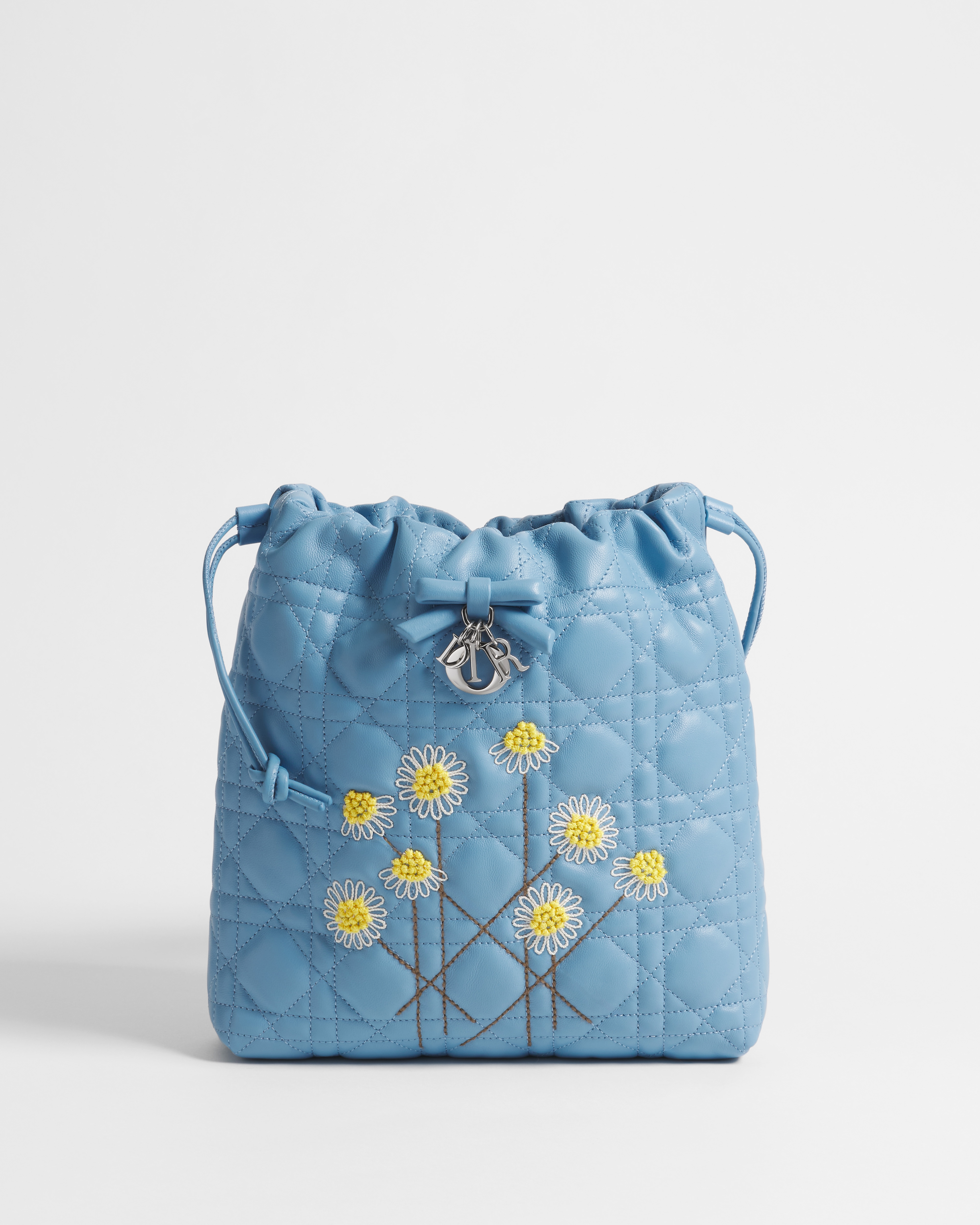 Dioriviera Adiorable mini-bucket bag Blauw lamsleer met het Cannage-motief en Dior Daisy-borduursel E01