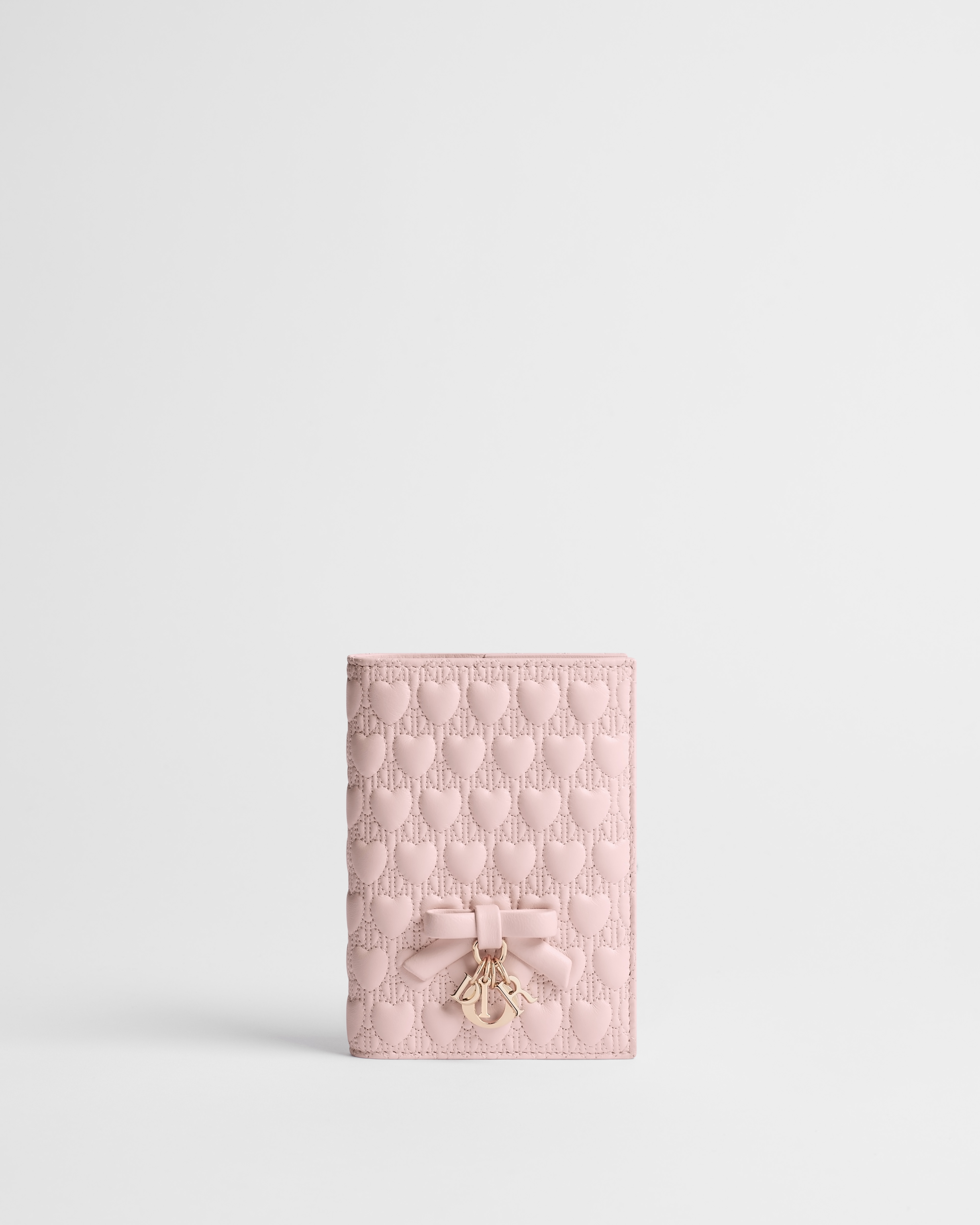 Dior Qixi Lady Dior Reisepassetui Lammleder mit gestepptem Dior Heart Motiv in Soupir Rosa E01