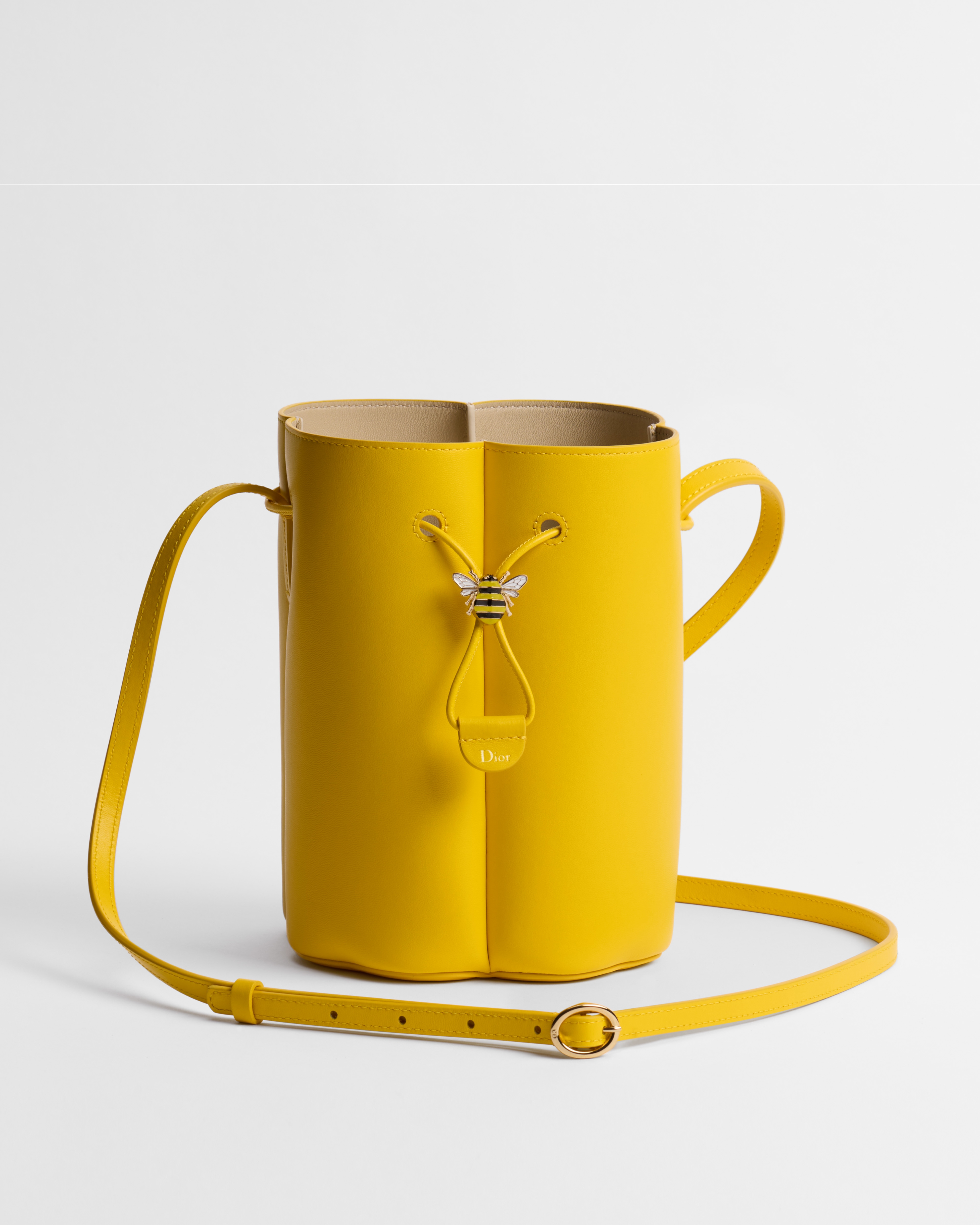 Petit Trèfle Mini Bucket Bag Glattes Lammleder in Buttercup E01
