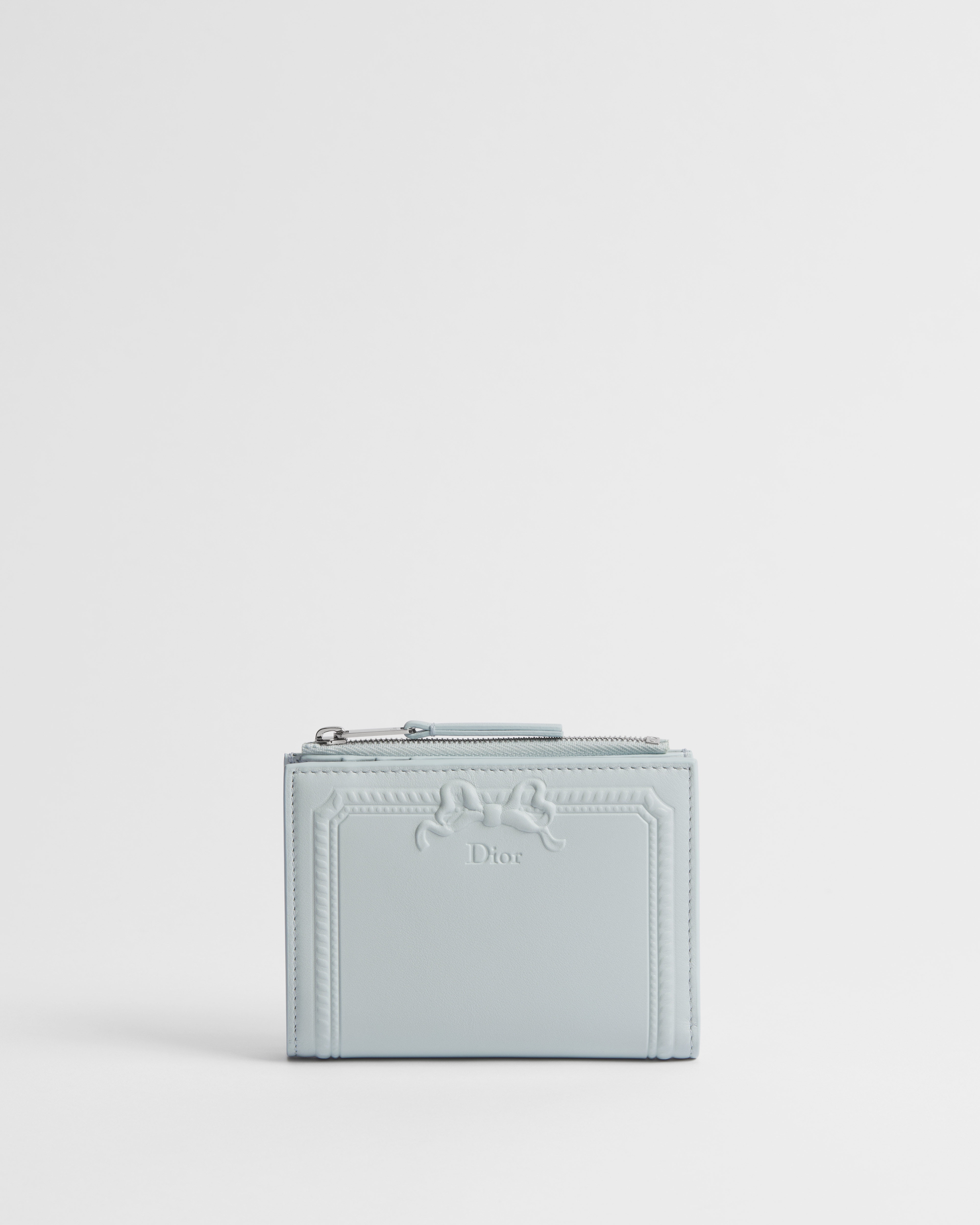 Dior Médaillon Dahlia Portemonnaie Kalbsleder mit Dior Moulures Prägung in Eisblau E01