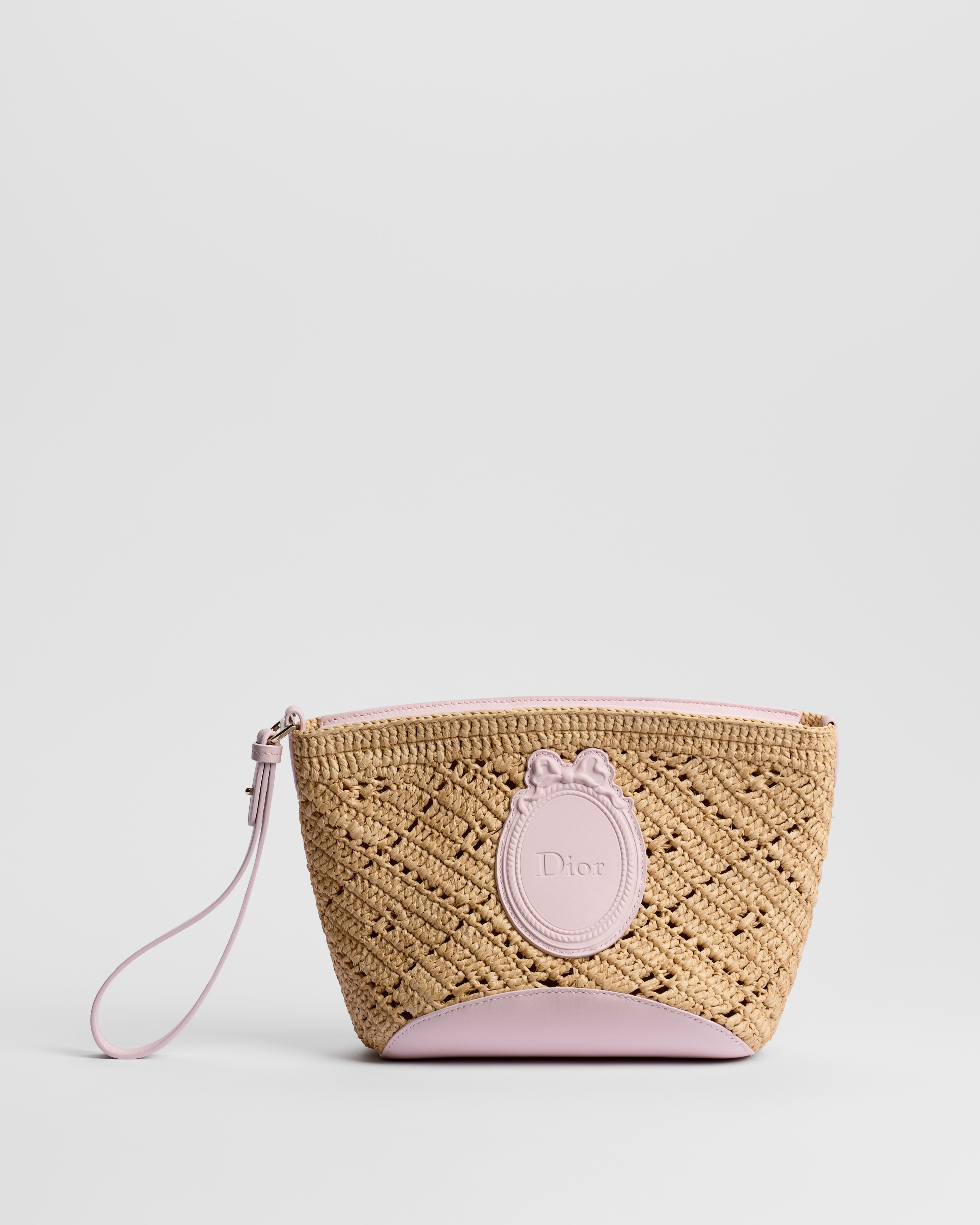 Pochette Dior Blooming Medium Dioriviera Raphia ajouré et Dior Médaillon en cuir de veau débossé Rose Tendre E01