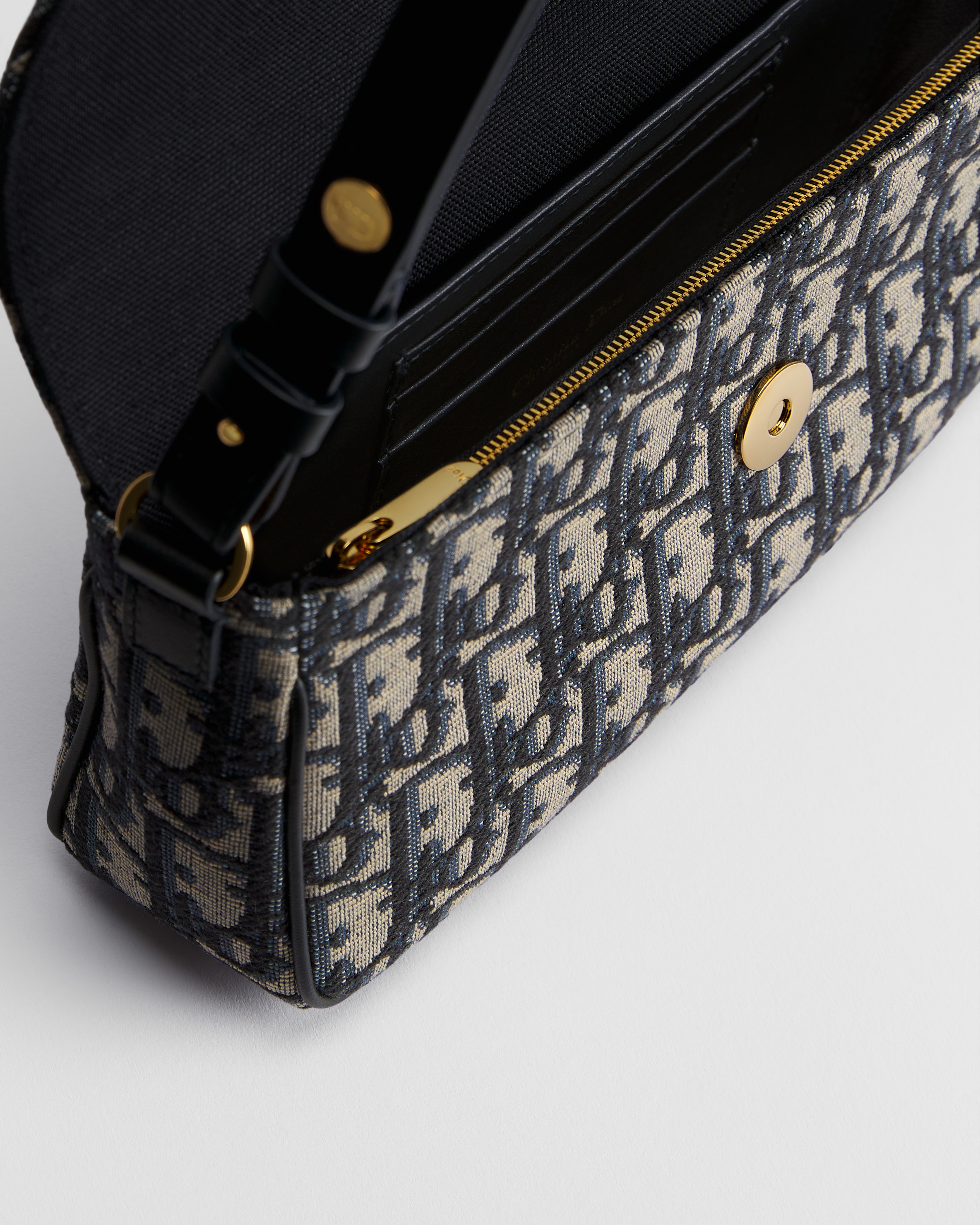 30 Montaigne D-Vine Pouch mit Kette Dior Oblique Jacquard in Blau E06