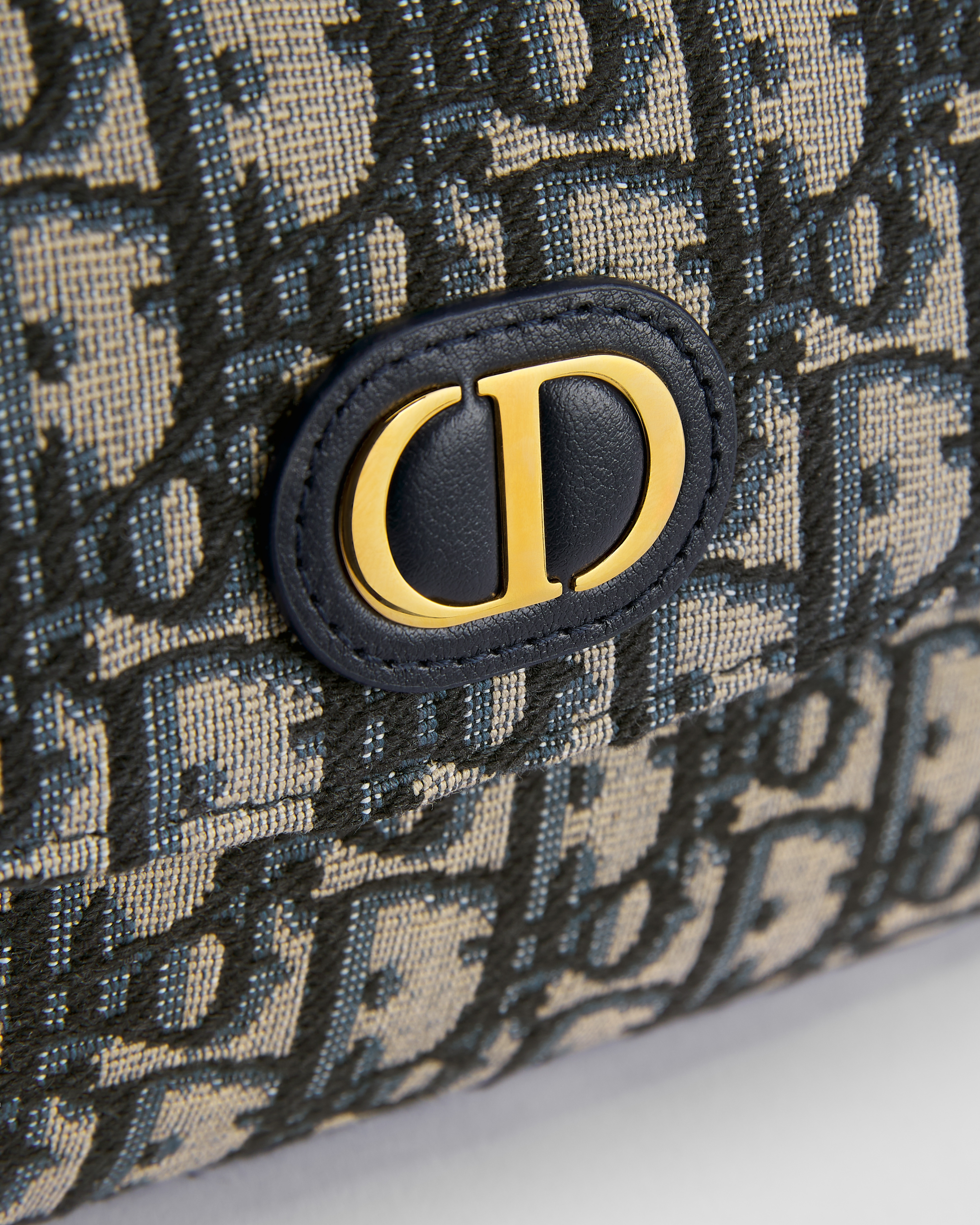 30 Montaigne D-Vine Pouch mit Kette Dior Oblique Jacquard in Blau E09