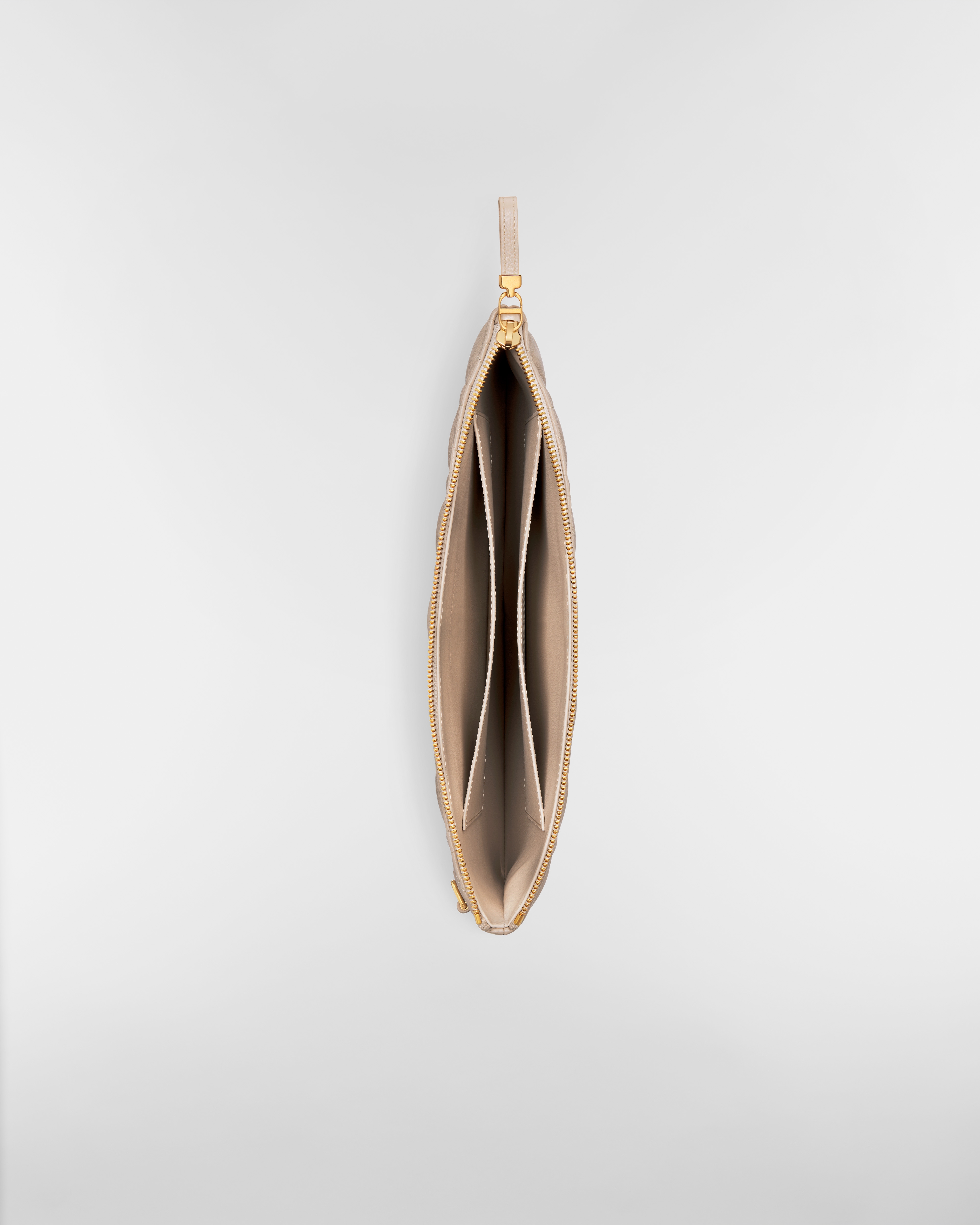 Dior Caro 라지 데일리 파우치 파우더 베이지 서플 까나쥬 송아지 가죽 E06