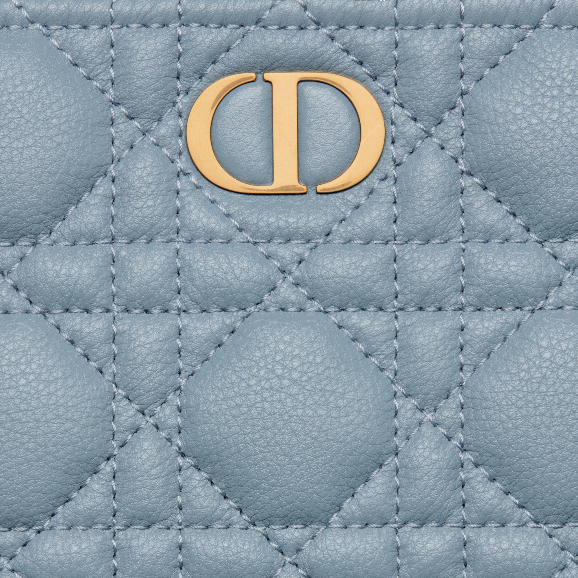 大碼 Dior Caro 日常小袋 雲藍色柔軟 Cannage 藤格紋圖案小牛皮 E09