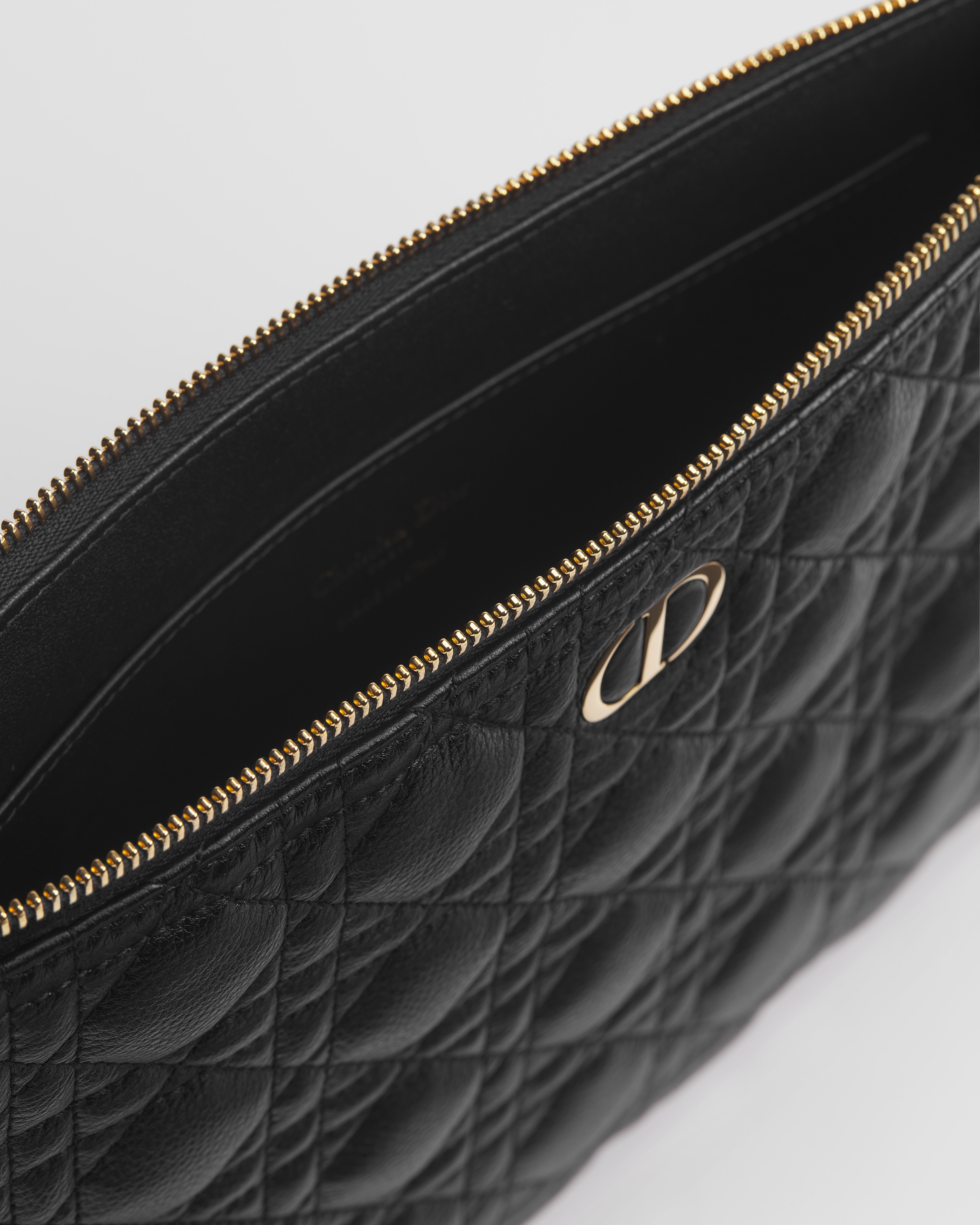 Clutch pochette Dior Caro Daily grande Couro de vitelo Cannage maleável preto E06