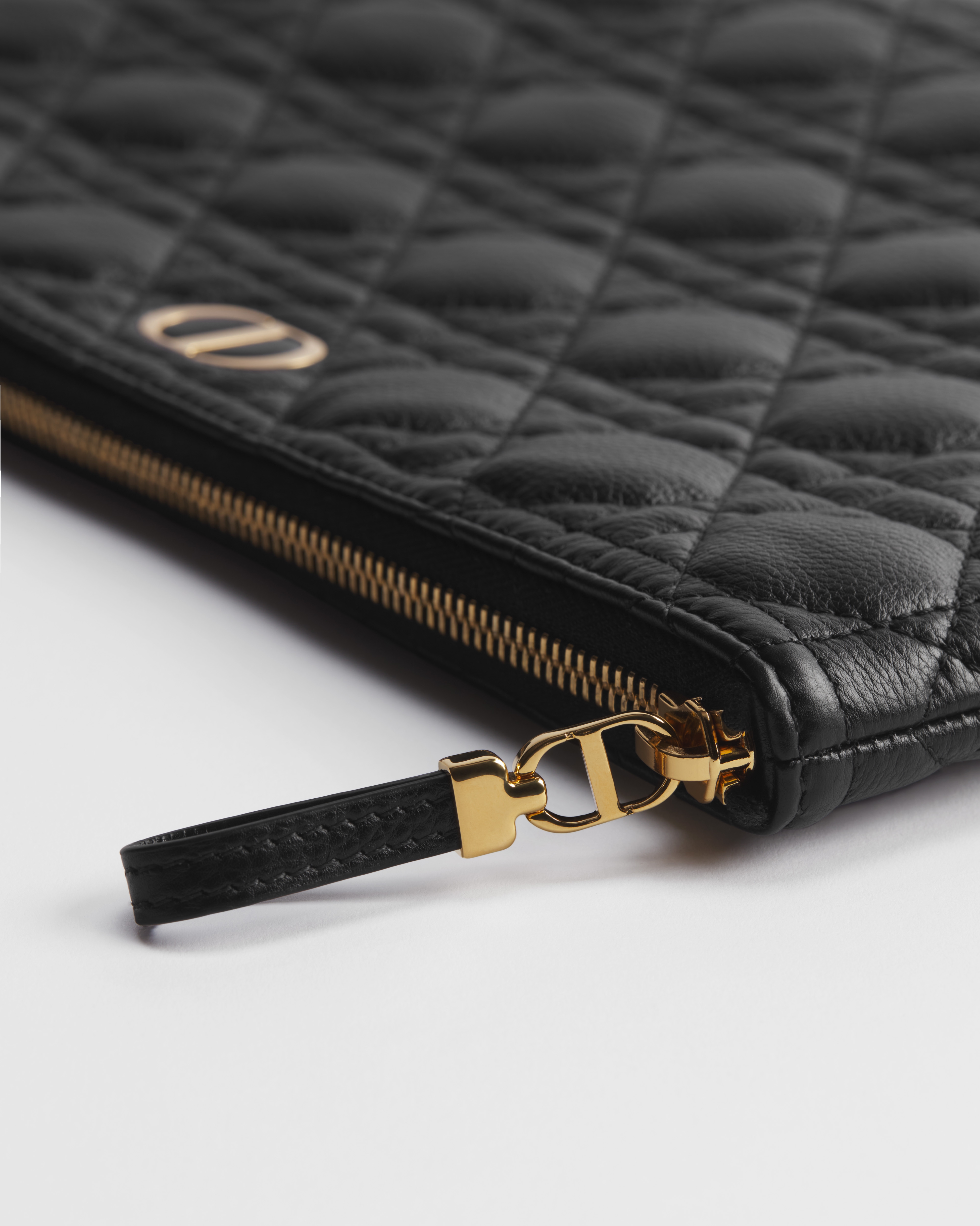 Grote Dior Caro Daily-pouch Soepel zwart kalfsleer met Cannage-motief E09