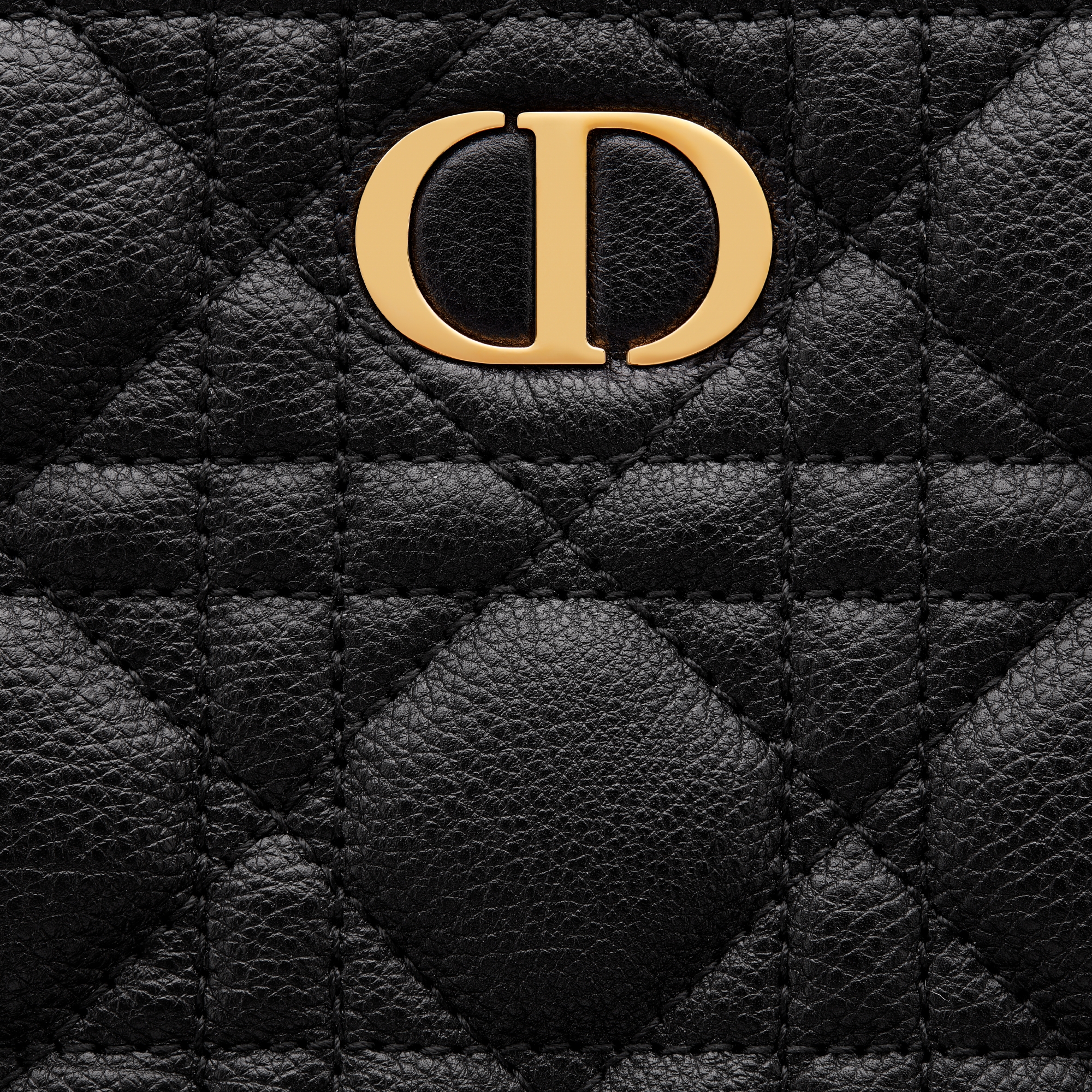 Mittelgroße Dior Caro Daily Pouch Weiches Cannage Kalbsleder in Schwarz E09