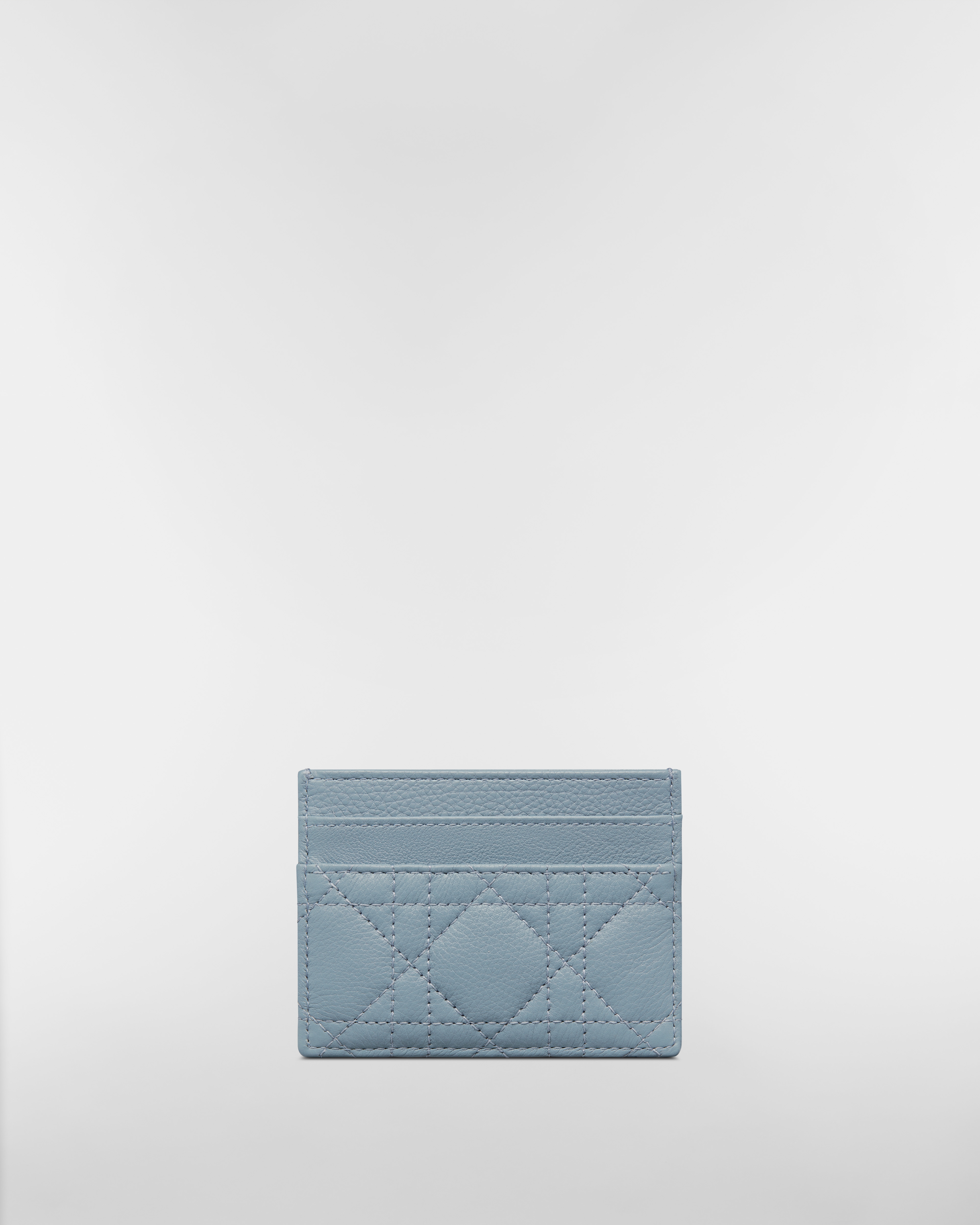 Porta-cartões Dior Caro Freesia Couro de vitelo Cannage maleável azul-nuvem E08