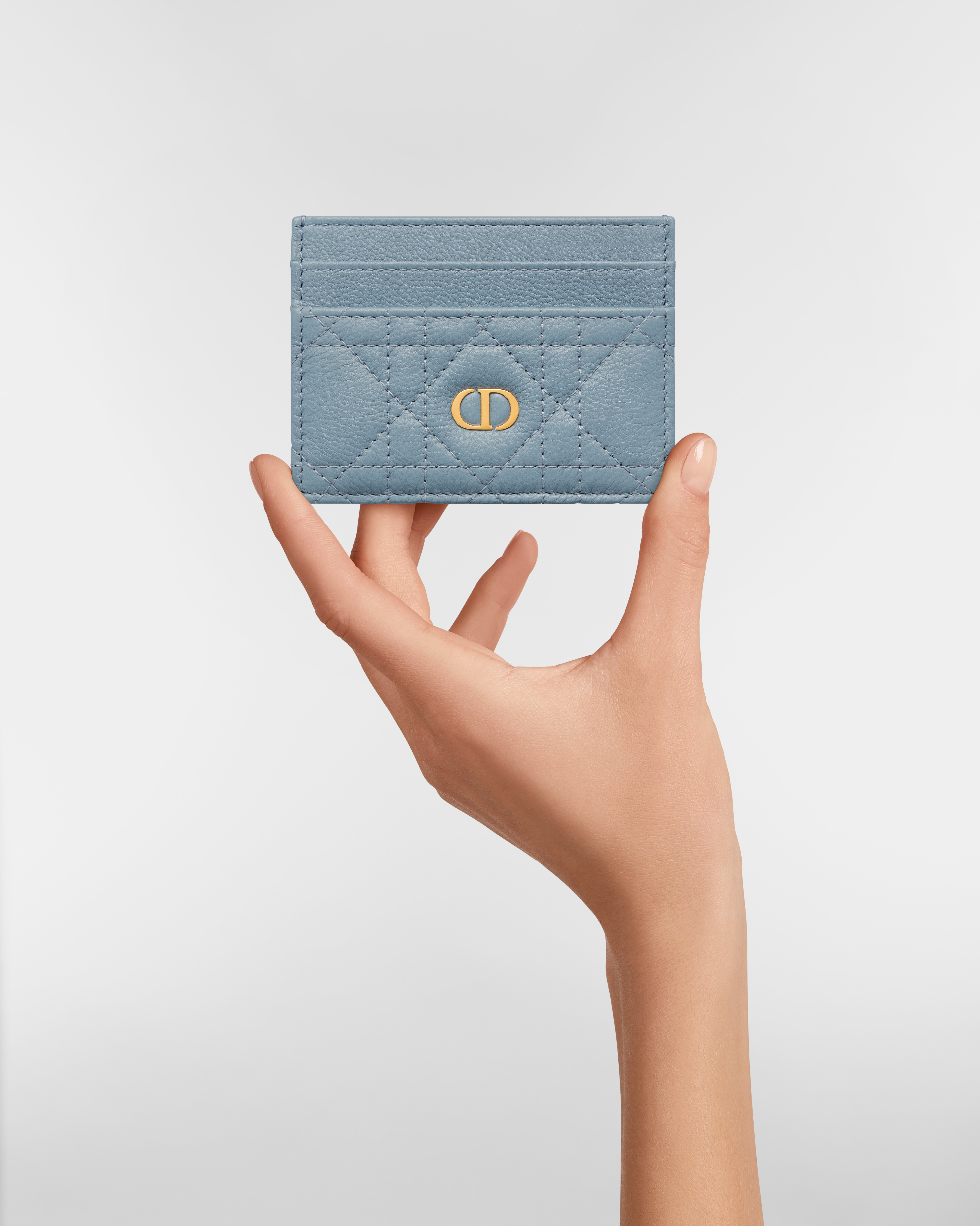 Porta-cartões Dior Caro Freesia Couro de vitelo Cannage maleável azul-nuvem E11