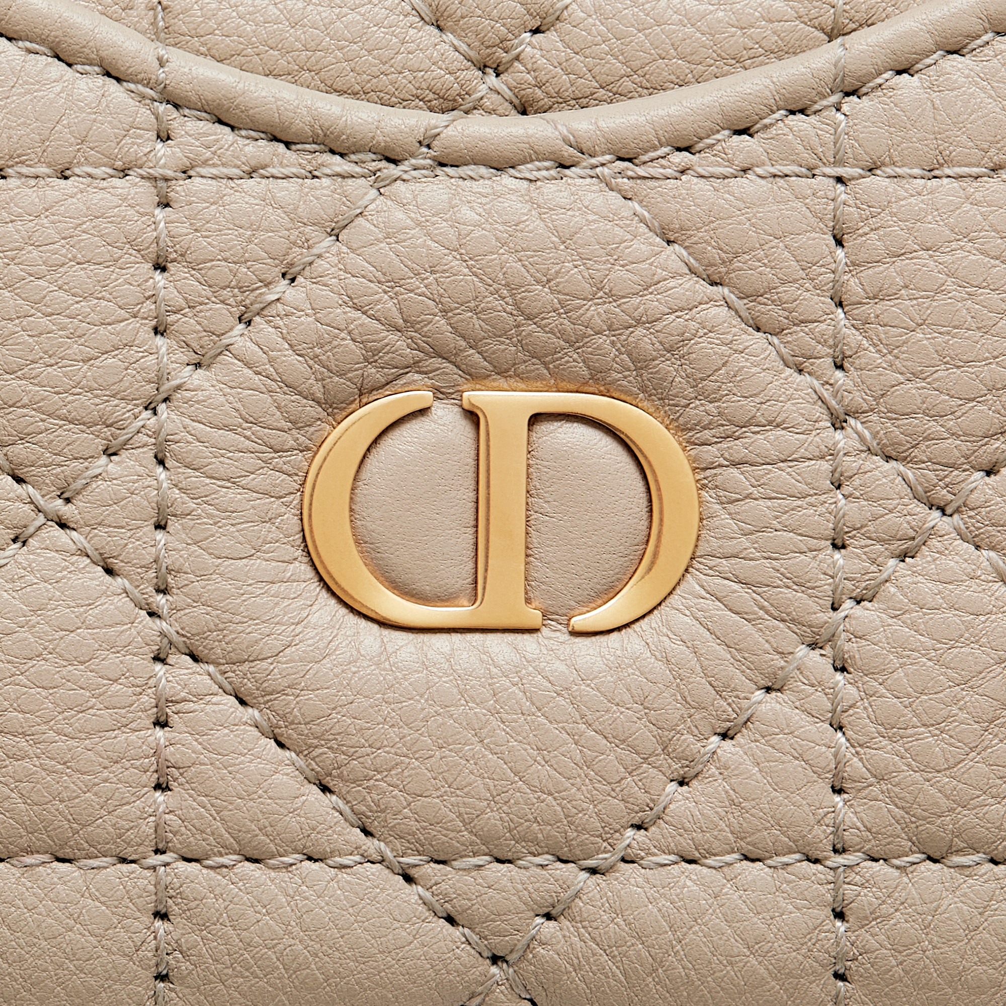 Porte-cartes Cosmos zippé Dior Caro Cuir de veau Cannage souple couleur sable E09