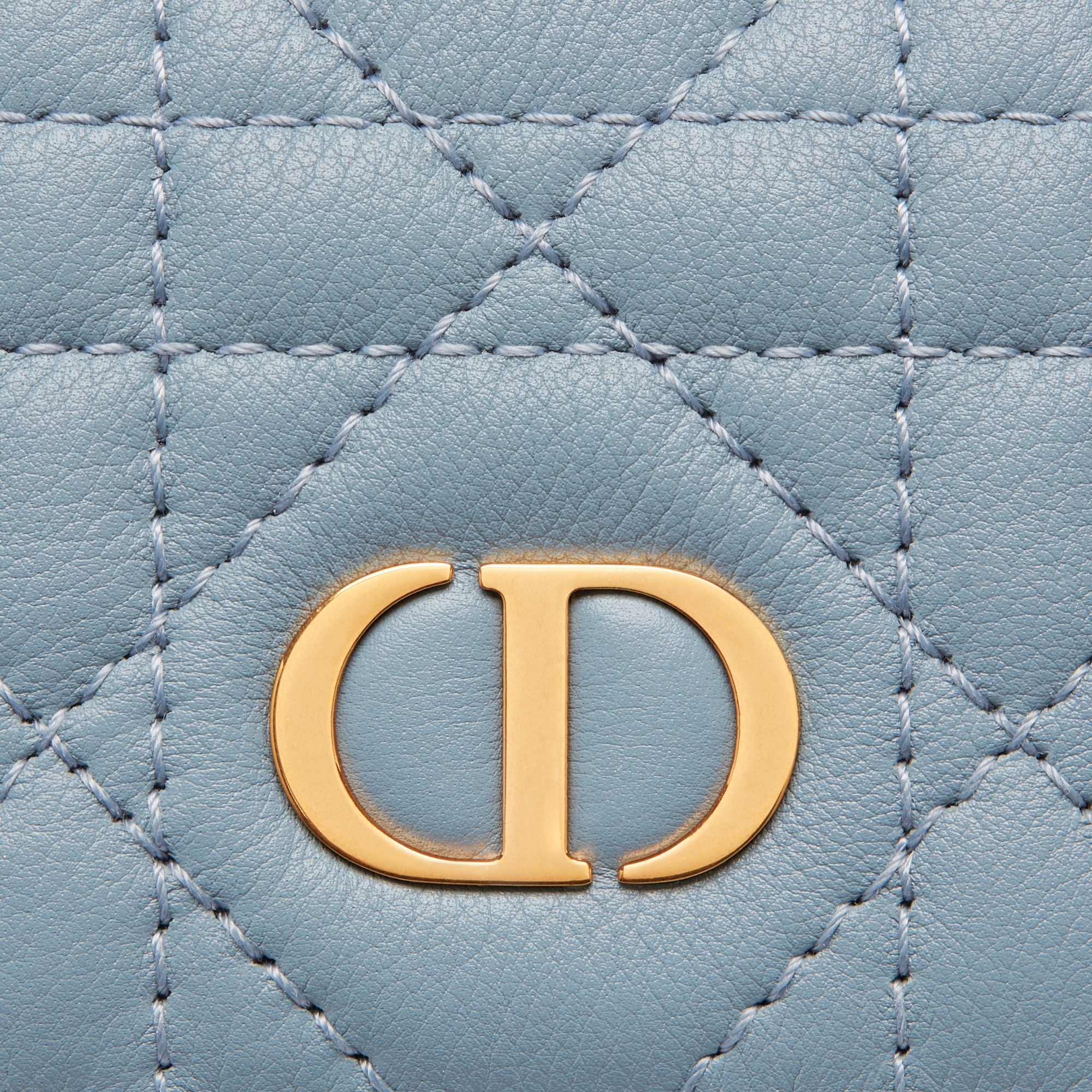 Dior Caro Glycine 銀包 雲藍色柔軟 Cannage 藤格紋圖案小牛皮 E09