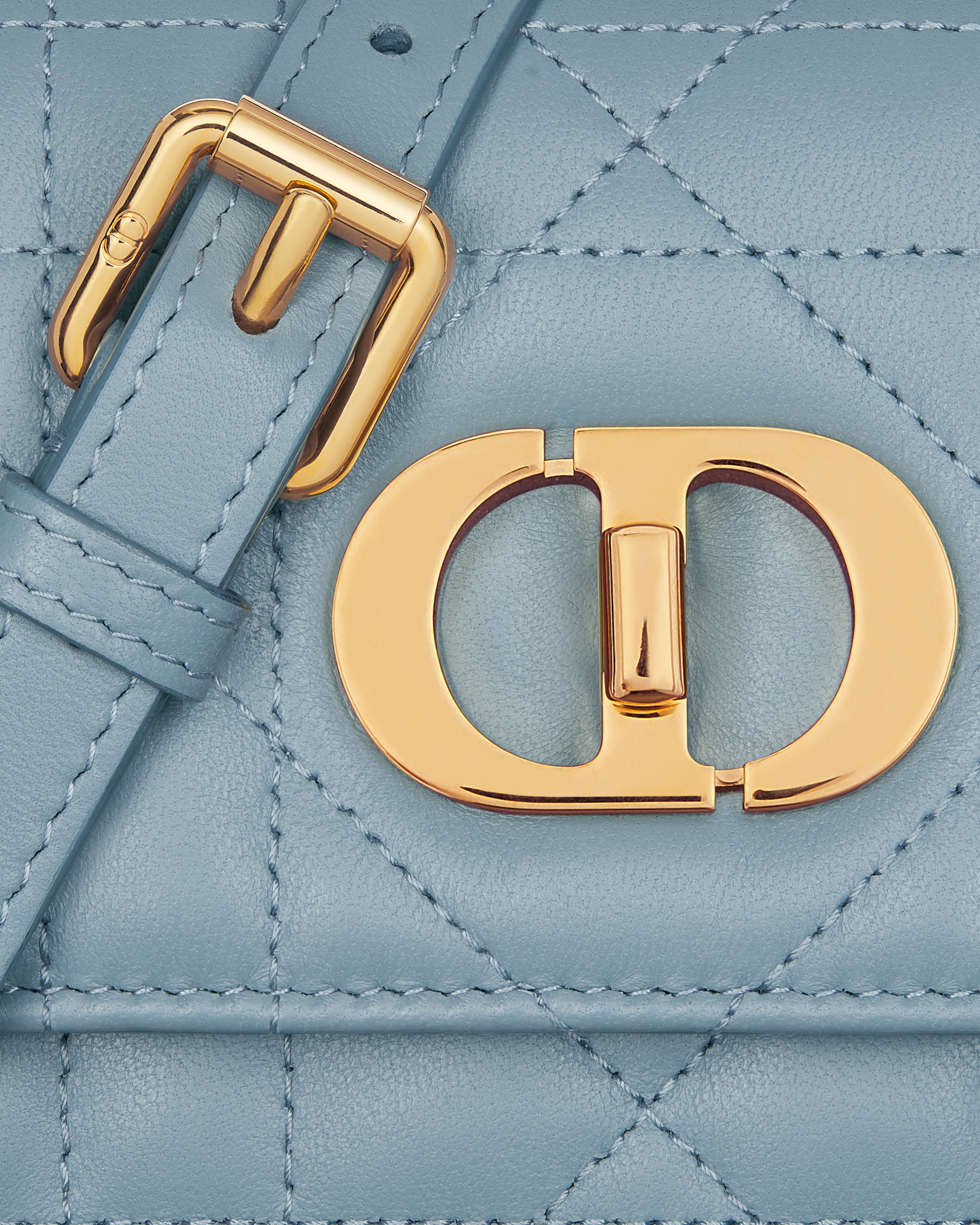 Mini sac Miss Caro Cuir d'agneau Macrocannage couleur cloud blue E09