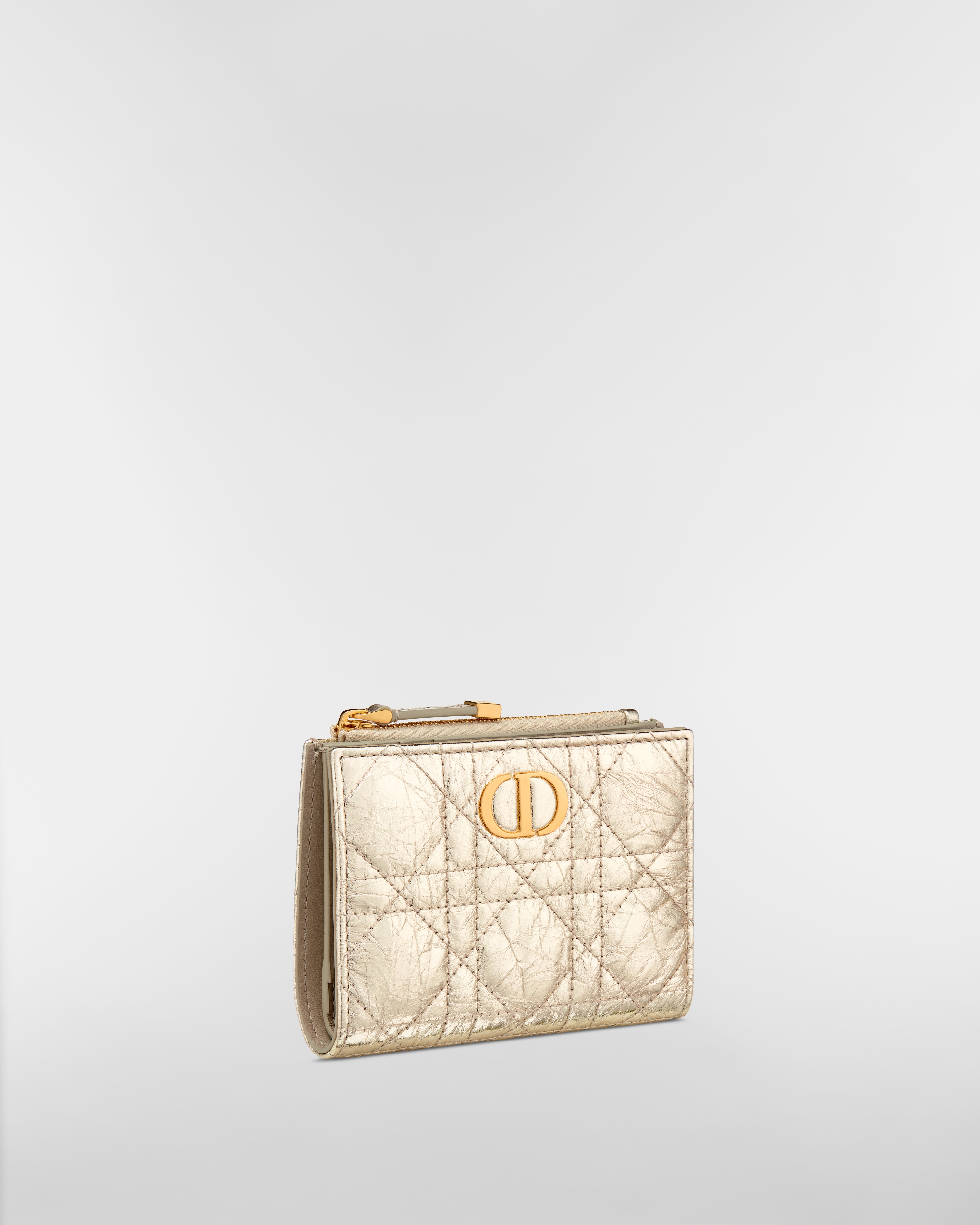 กระเป๋าสตางค์ Dior Caro Dahlia หนังลูกวัวแบบย่นลาย Flat Cannage โทนสีทองเมทัลลิค E03