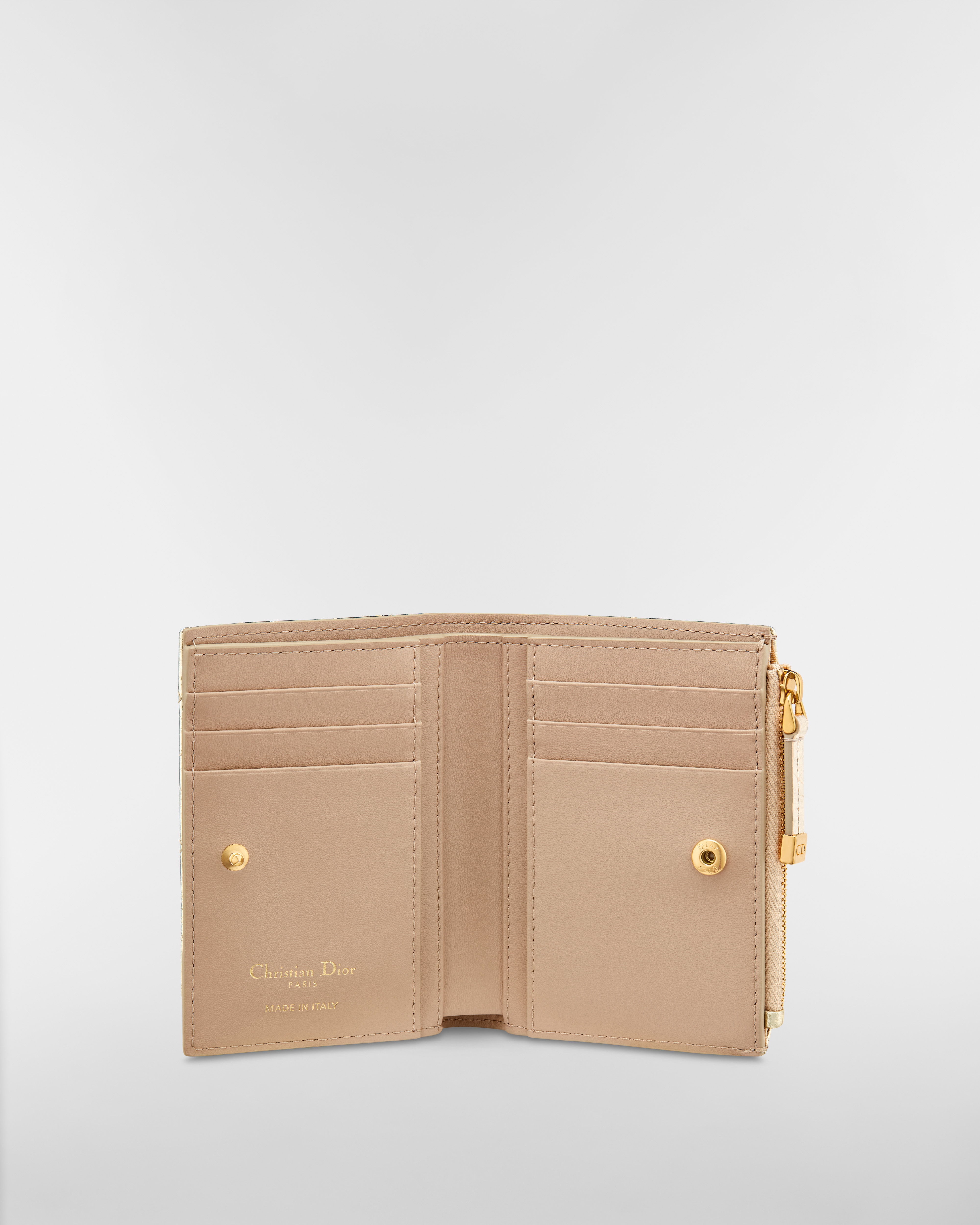 กระเป๋าสตางค์ Dior Caro Dahlia หนังลูกวัวแบบย่นลาย Flat Cannage โทนสีทองเมทัลลิค E07