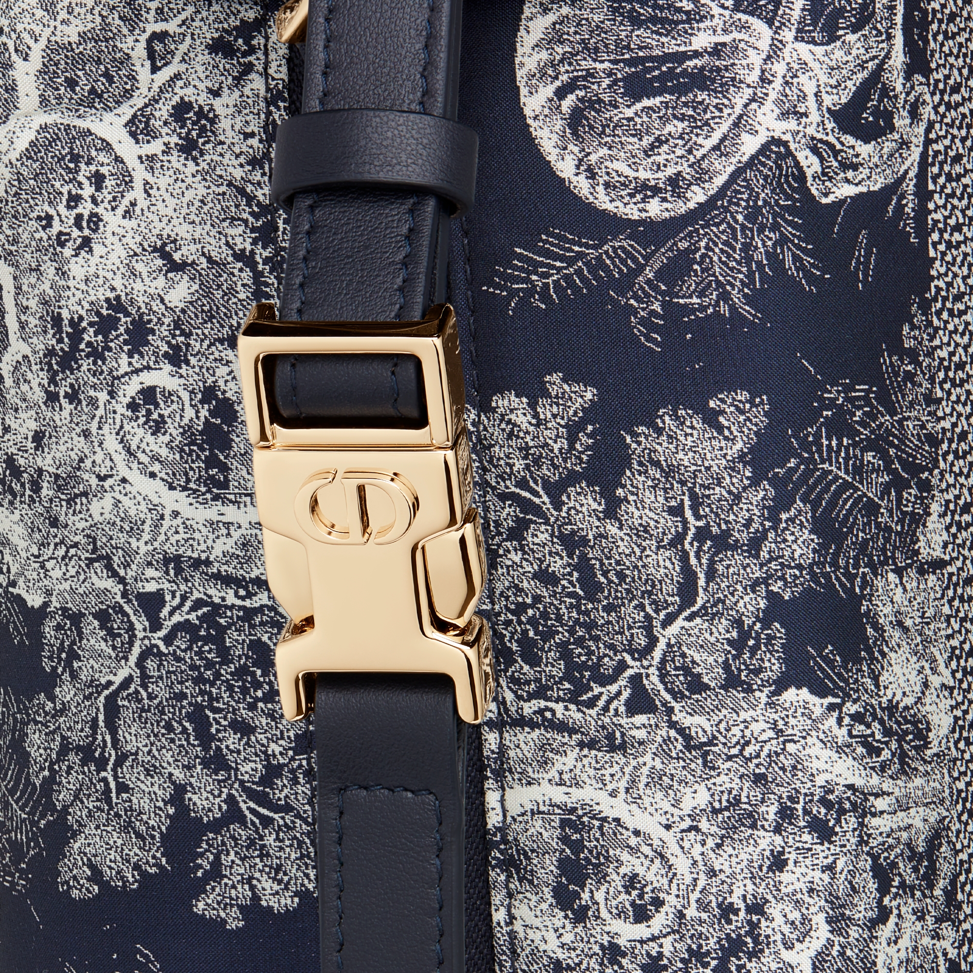 Medium DiorTravel Nomad Pouch