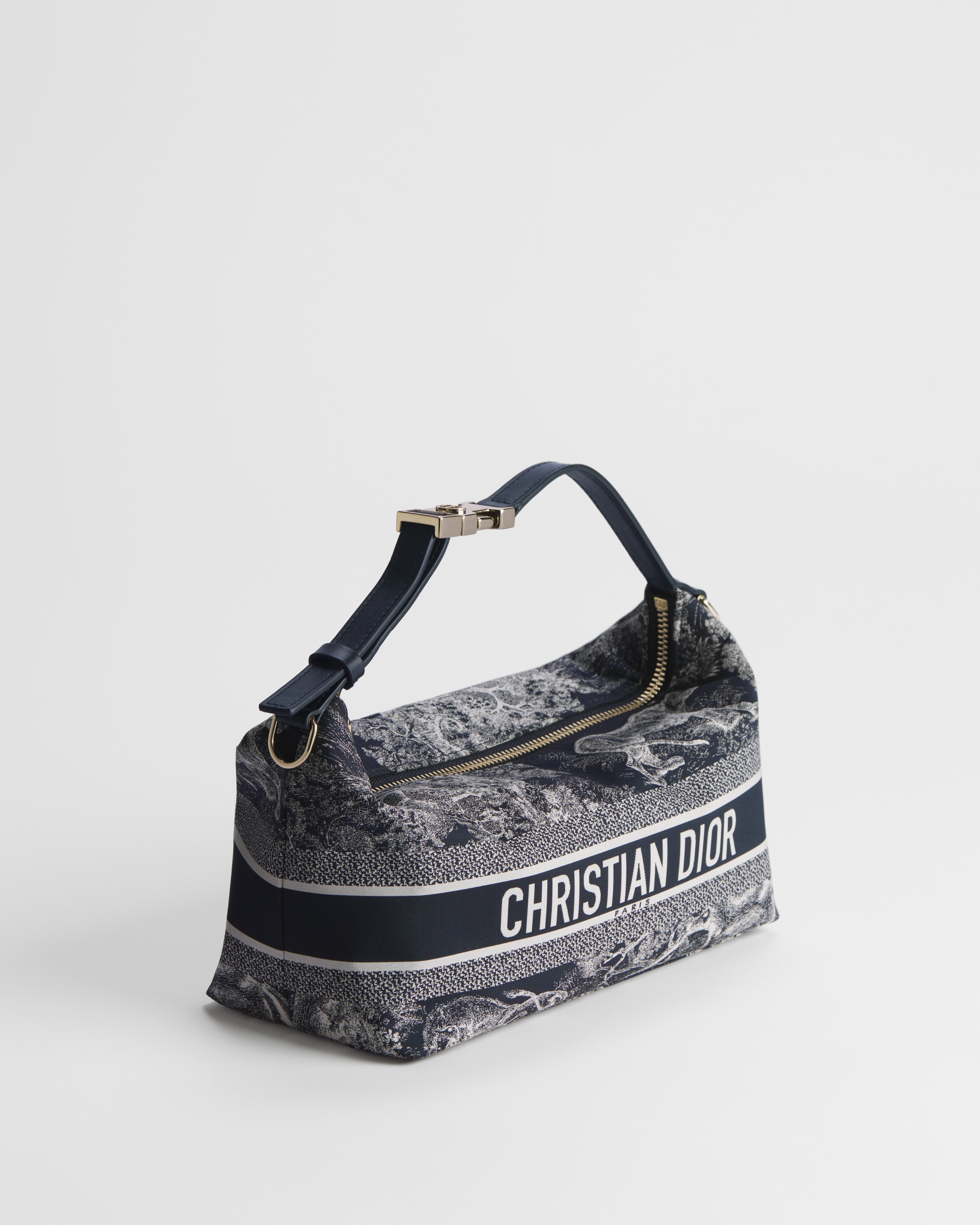 Middelgrote DiorTravel Nomad-pouch Blauwe technische stof met Toile de Jouy Reverse-motief E03