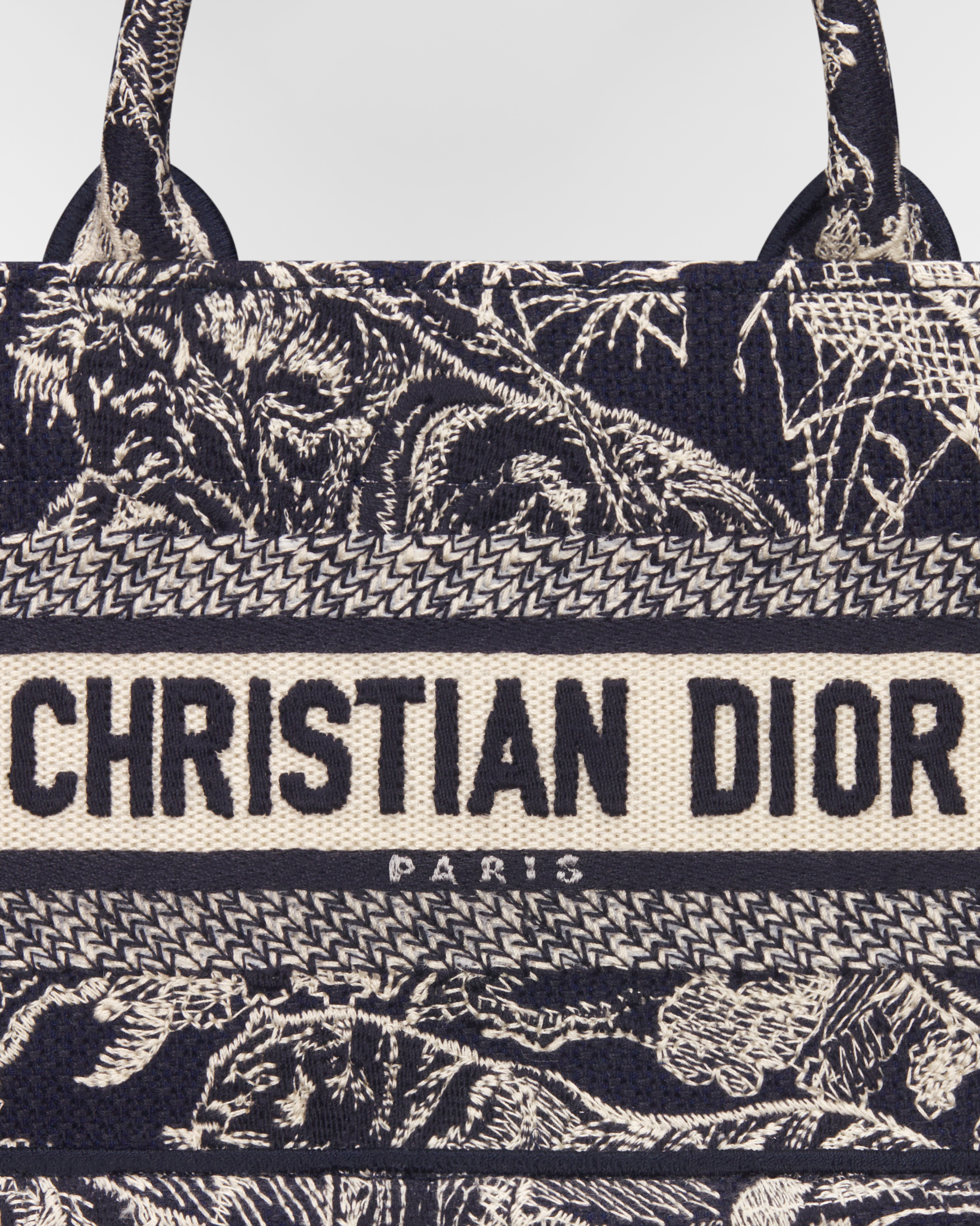 Sac Dior Book Tote Mini Broderie Toile de Jouy Reverse bleue (21,5 x 13 x 7,5 cm) E09