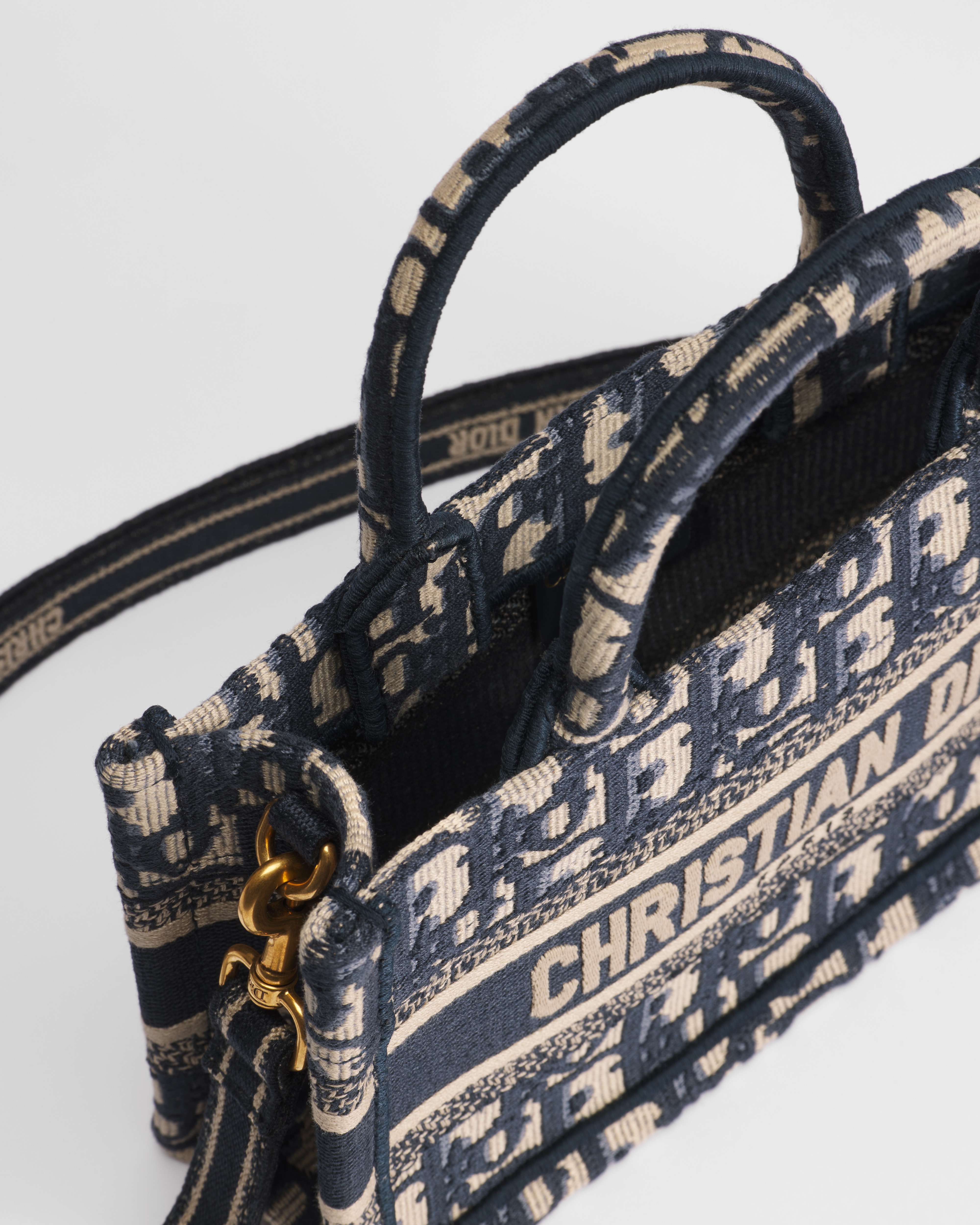 Mini Dior Book Tote Blue Dior Oblique Embroidery (21.5 x 13 x 7.5 cm) E06