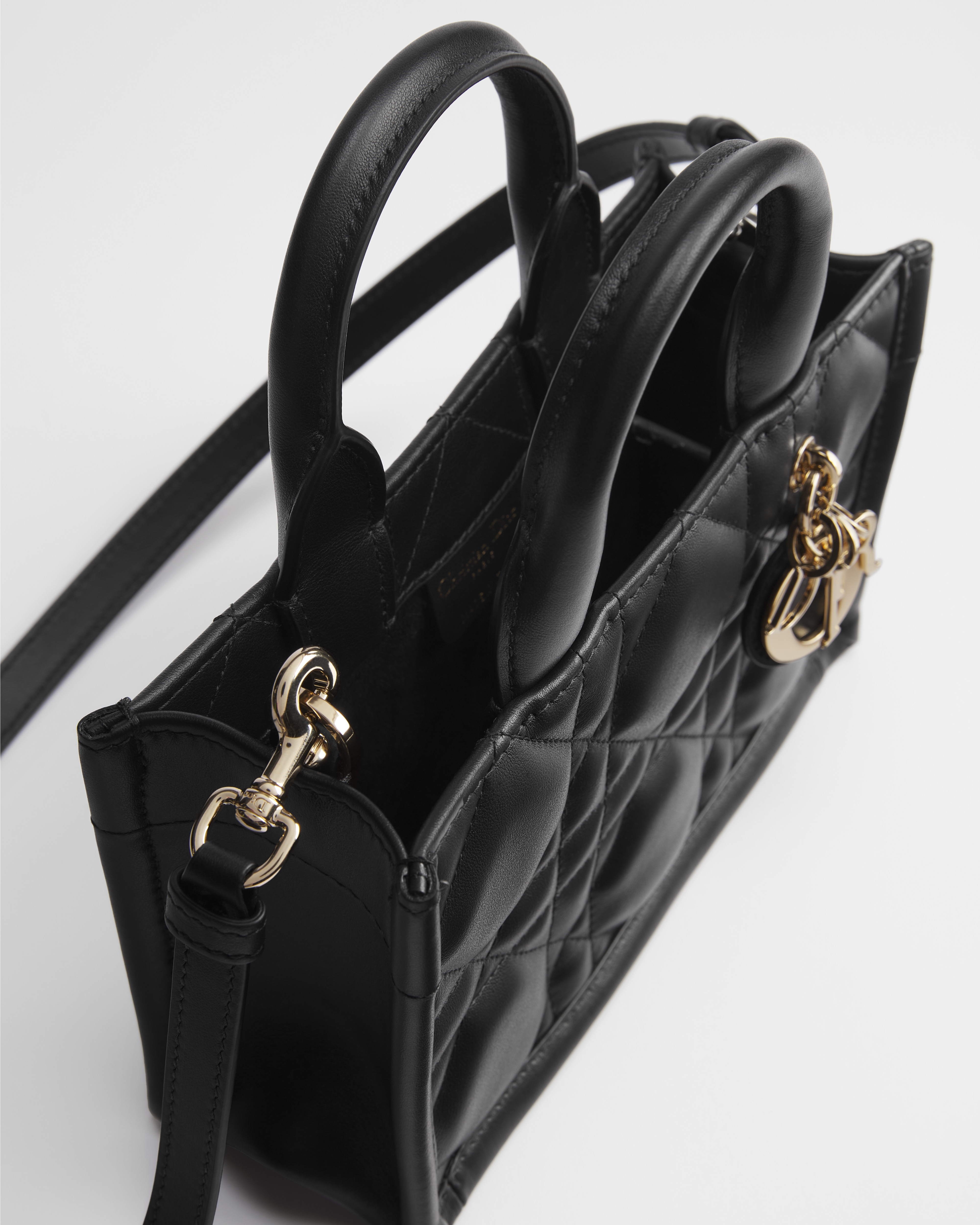 Dior Book Tote 迷你托特包 黑色 Macrocannage 大籐格紋小牛皮（21.5 x 13 x 7.5 公分） E06