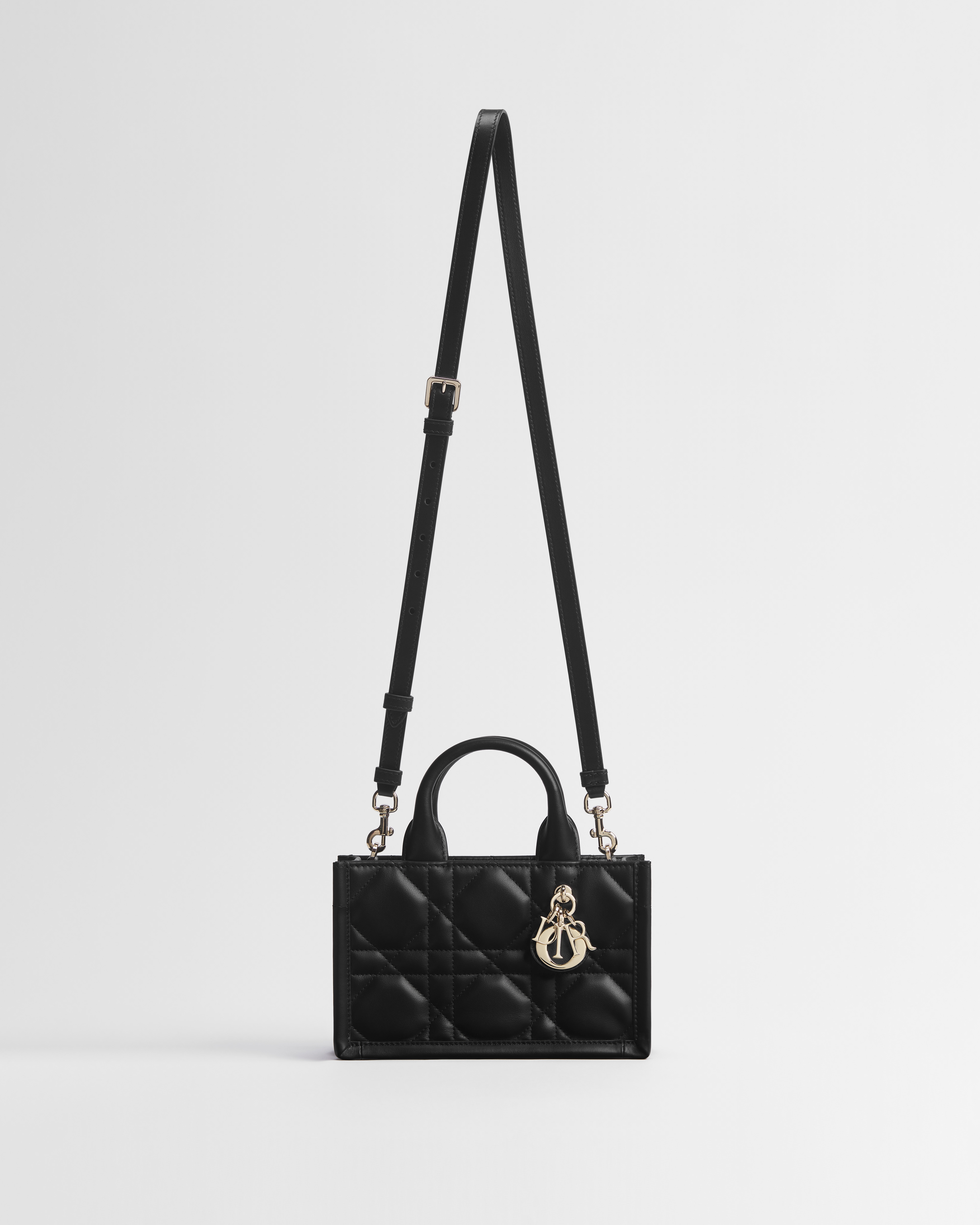 Sac Dior Book Tote Mini Cuir de veau Macrocannage noir (21,5 x 13 x 7,5 cm) E07