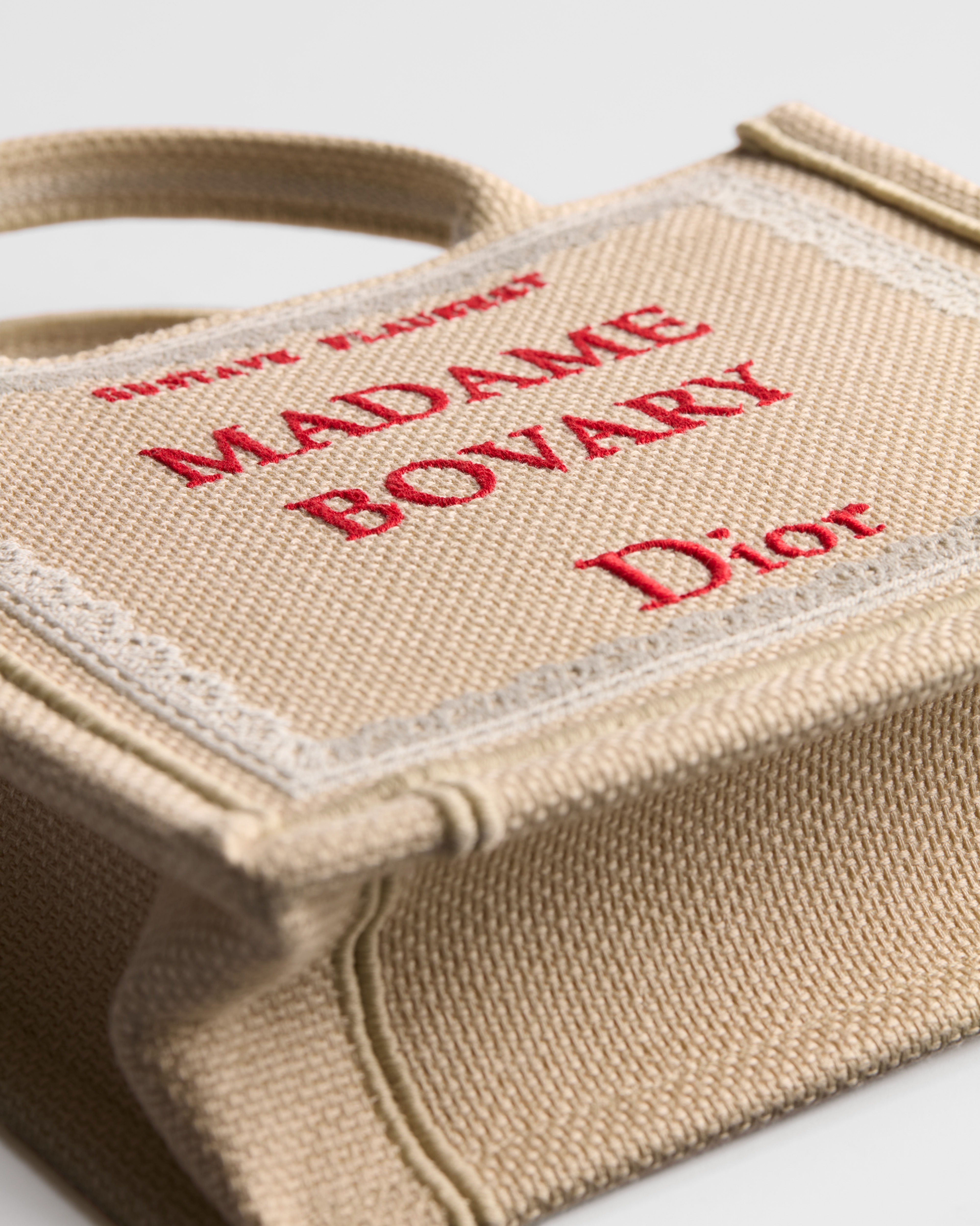 Mini Dior Book Tote mit Schulterriemen Book Cover-Stickerei in Beige und Rot (21 x 16 x 6,5 cm) E09