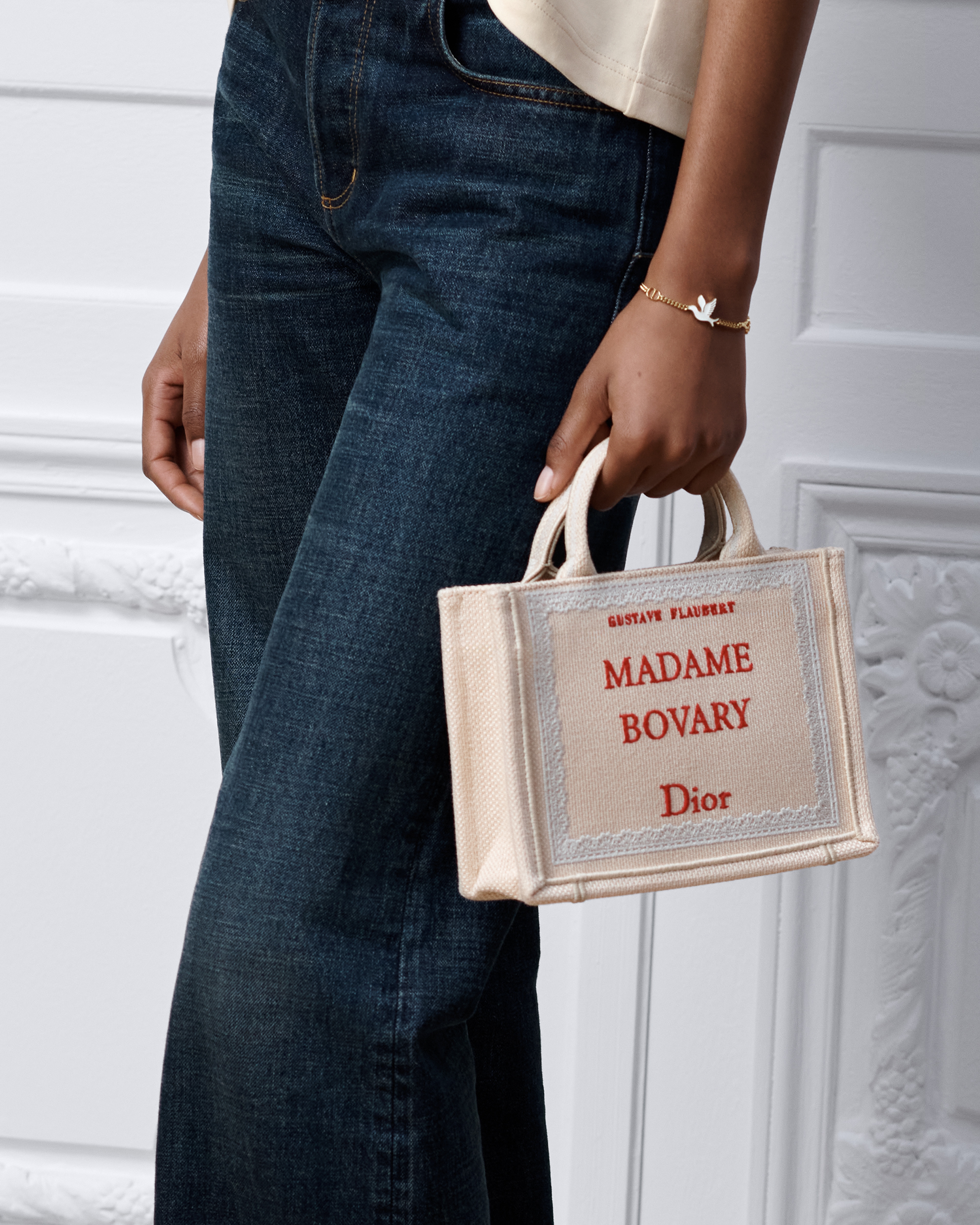 Mini Dior Book Tote mit Schulterriemen Book Cover-Stickerei in Beige und Rot (21 x 16 x 6,5 cm) E14